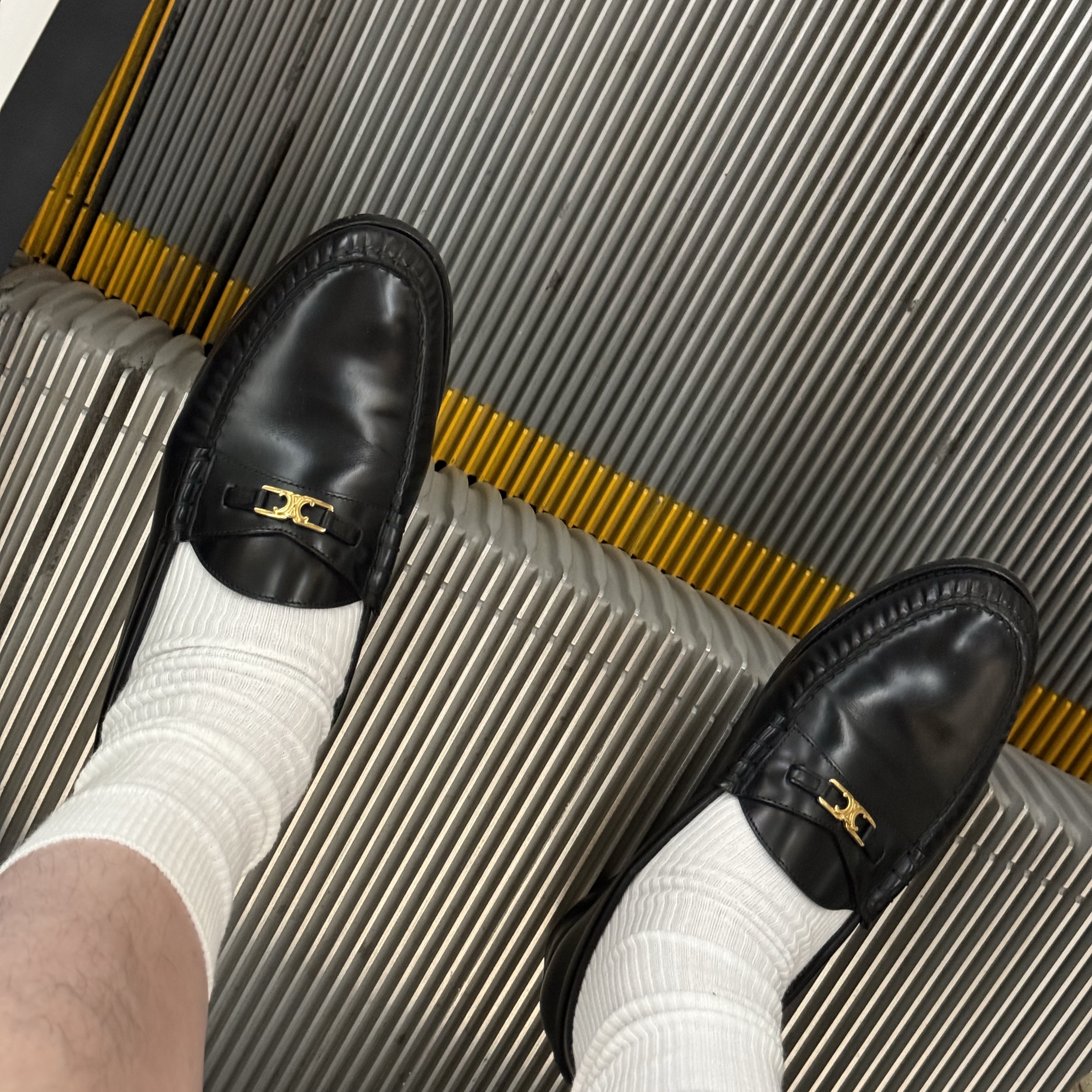 Celine Luco Triomphe Loafer in Polished Bull Black 착용 스타일