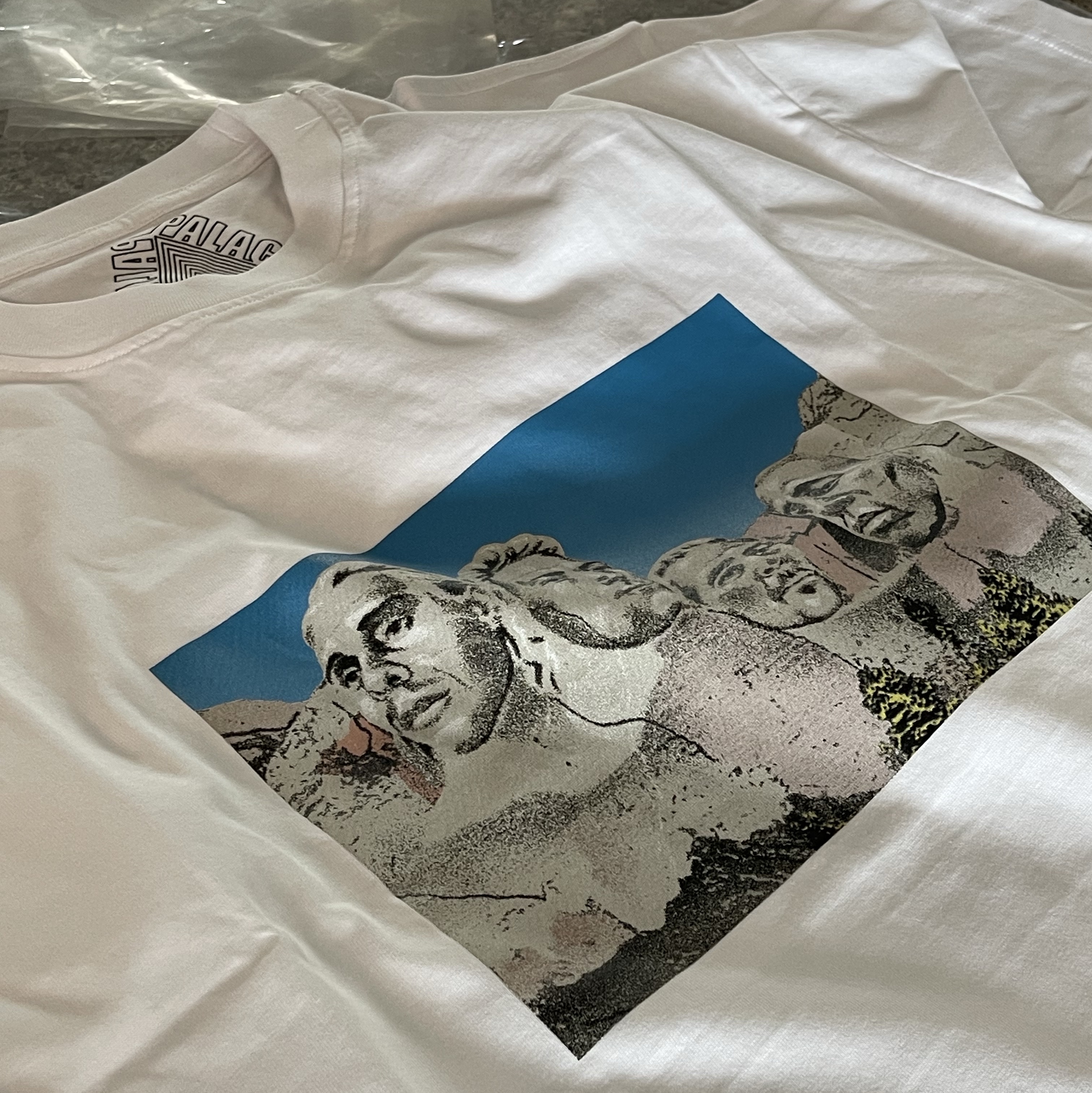 Palace Chiz Face T-Shirt White - 24SS 착용 스타일