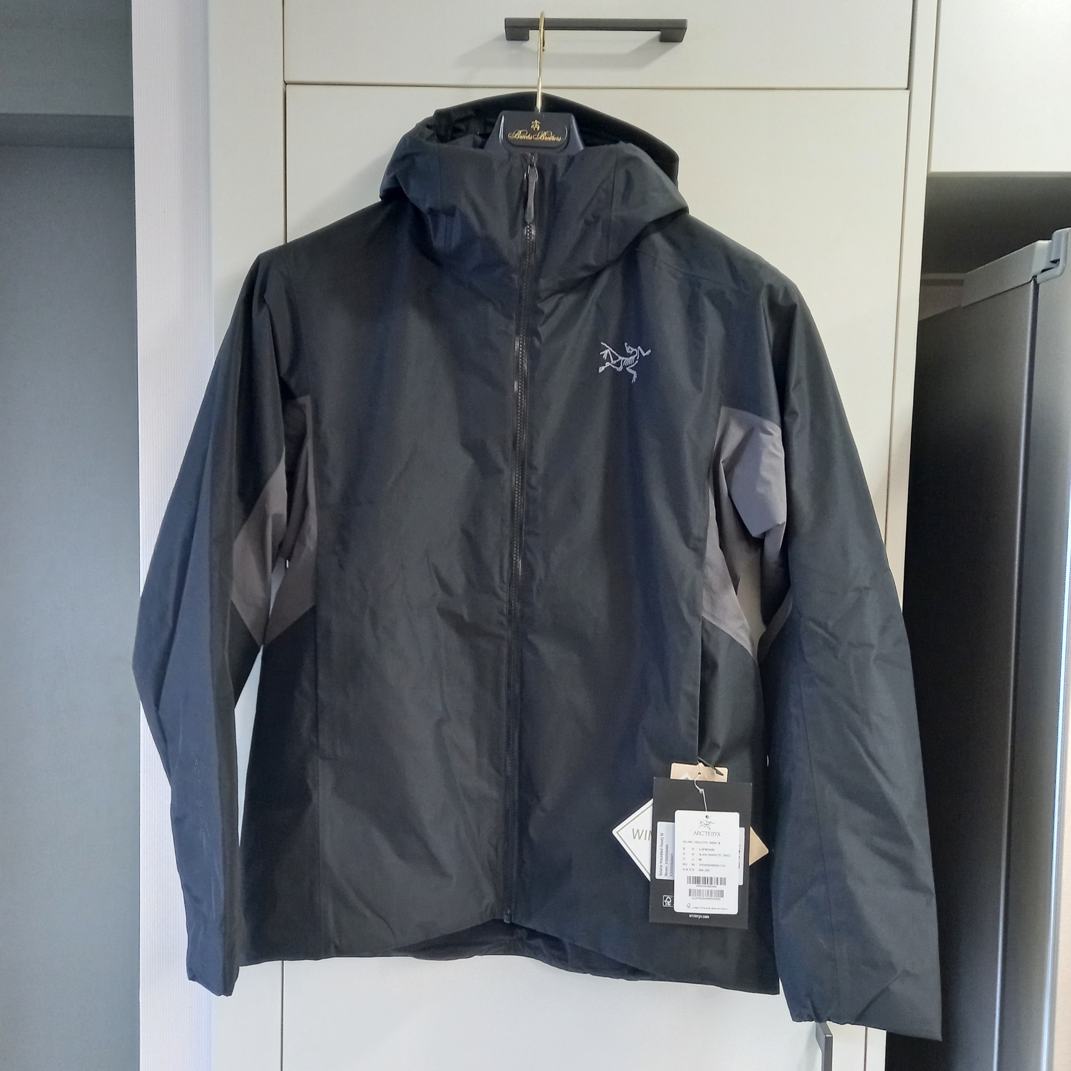Arc'teryx Solano Insulated Hoody Black Graphite, Arc'teryx Solano Insulated Hoody Black Graphite 착용 스타일 - 1