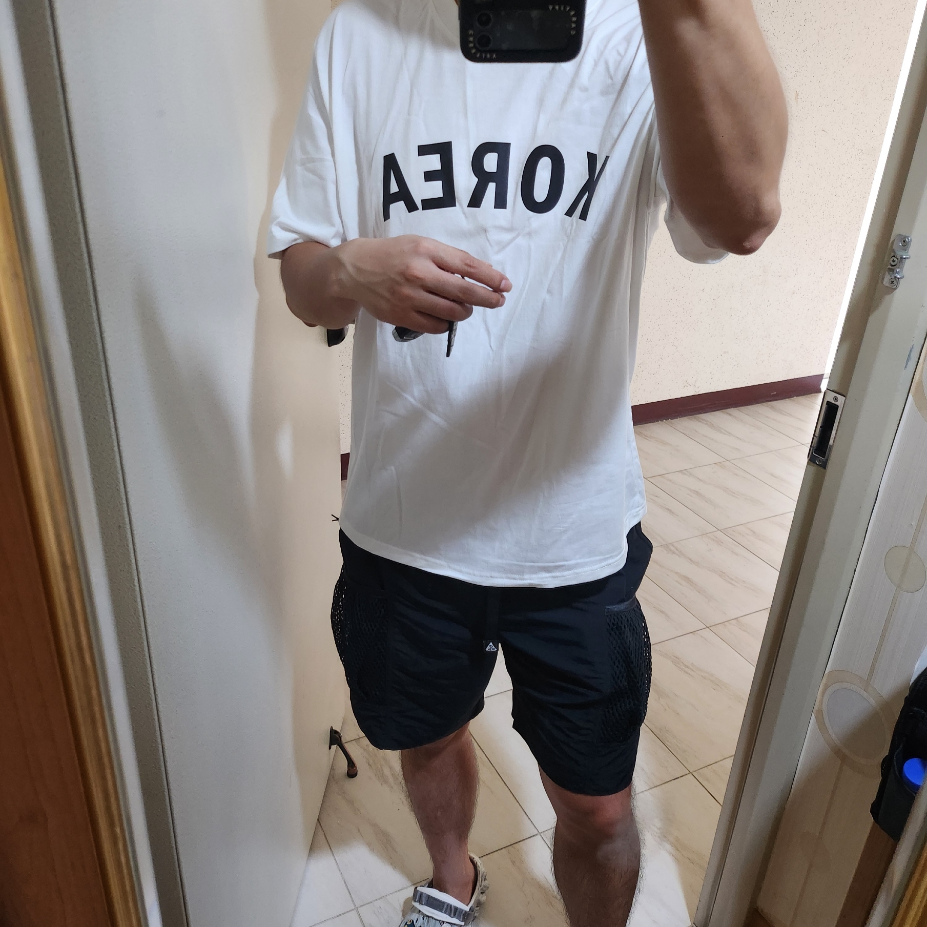 Nike ACG Snowgrass Cargo Shorts Black - Asia, Stussy Soda Can T-Shirt White 착용 스타일 - 8