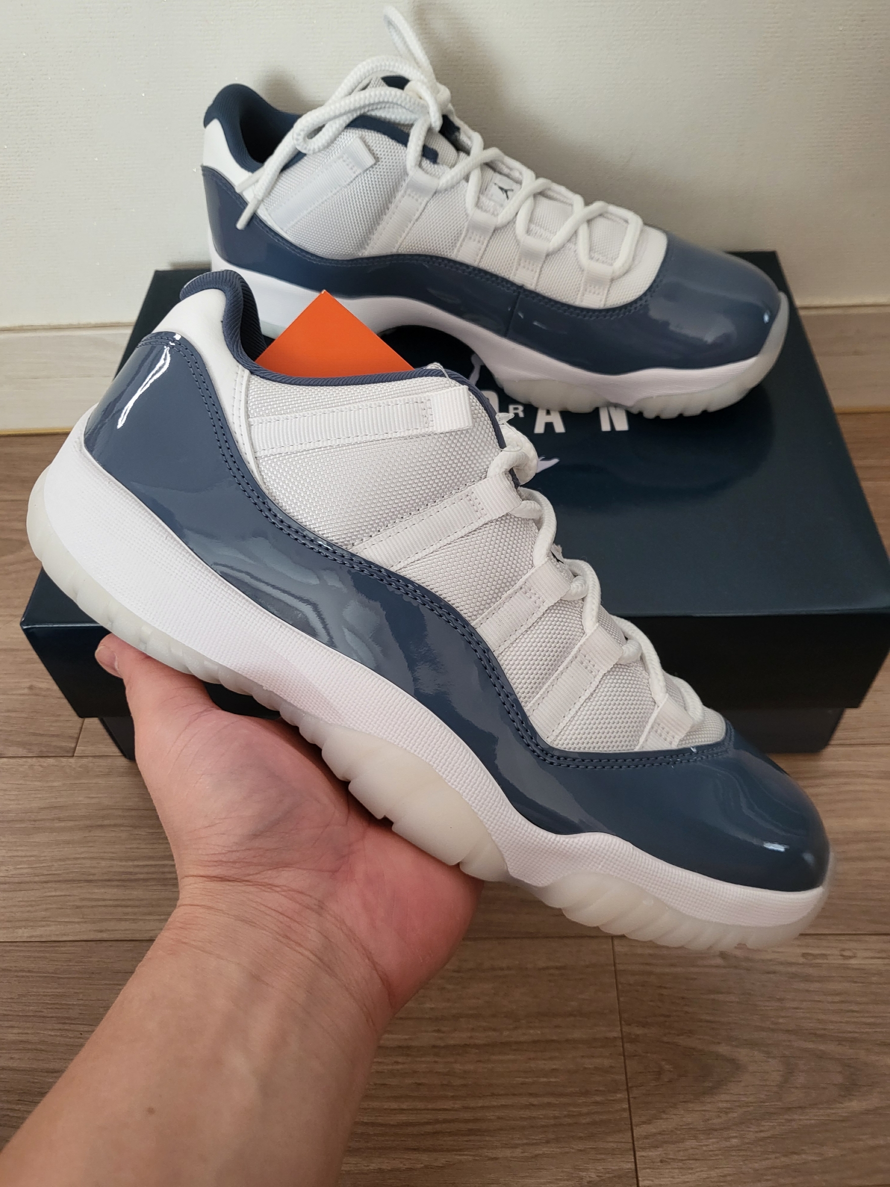 Jordan 11 Retro Low Diffused Blue 착용 스타일 - 1