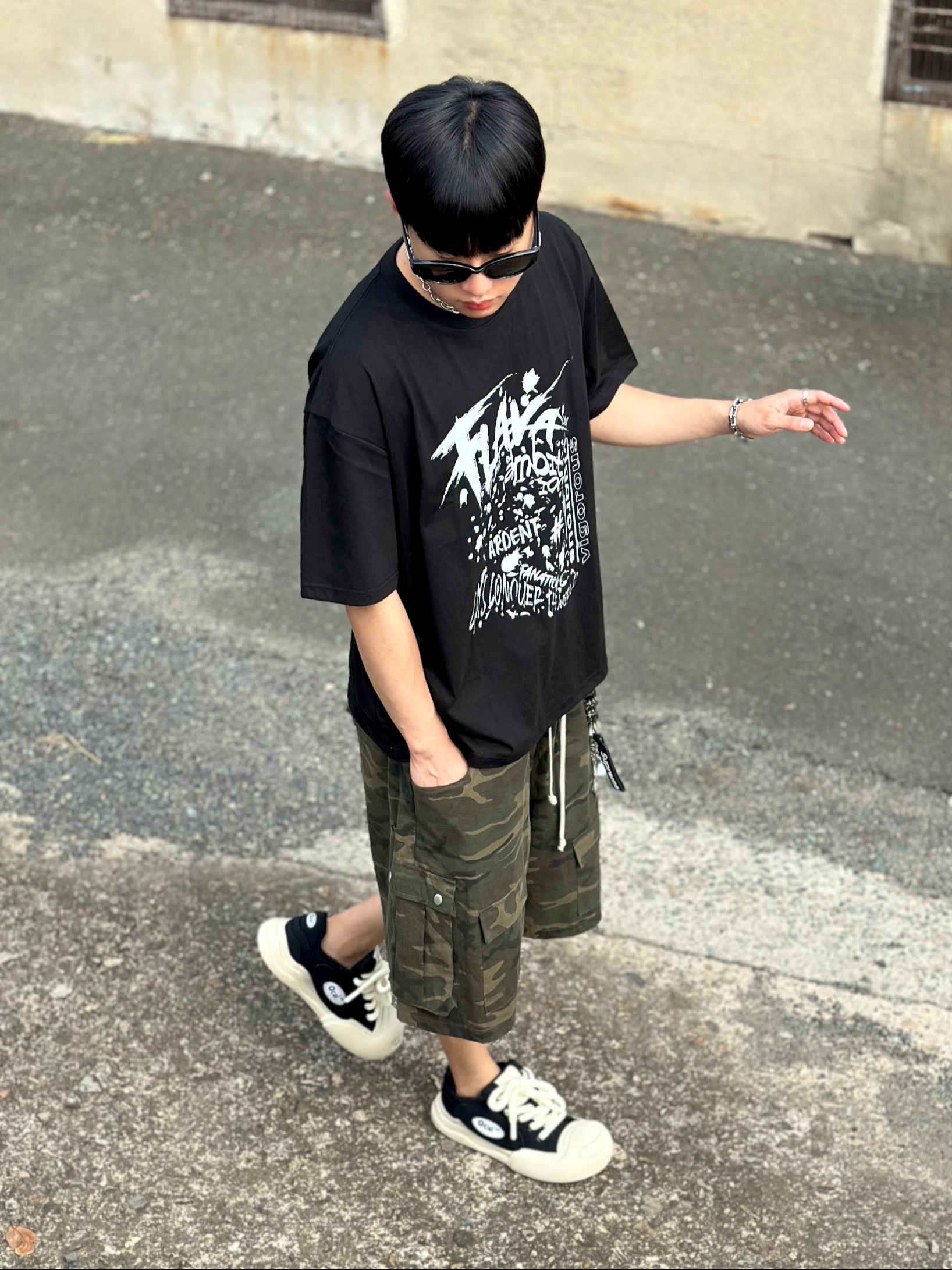 Supreme Ripstop Keychain Black - 24SS, Stussy Metal Dice Keychain Silver 착용 스타일 - 2