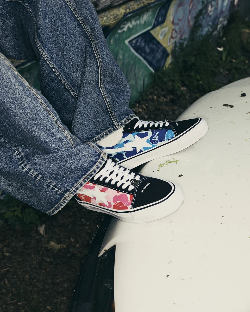 Vans x BAPE Sk8-Mid Reissue 83 LX Black, Vans x BAPE Sk8-Hi 38 DX Blue Multi 착용 스타일 - 5