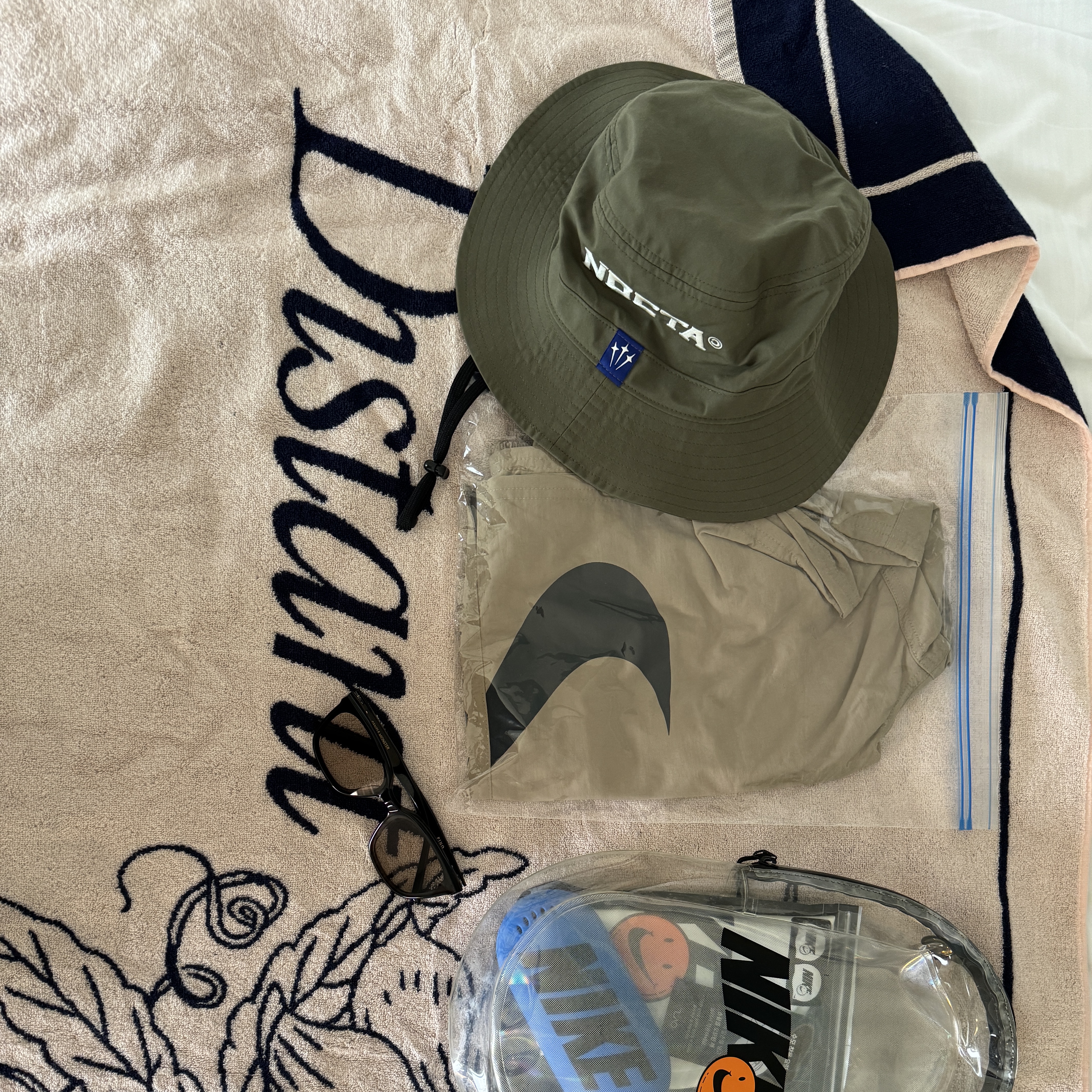 Nike x Drake Nocta Souvenir Cactus Bucket Hat Olive 착용 스타일