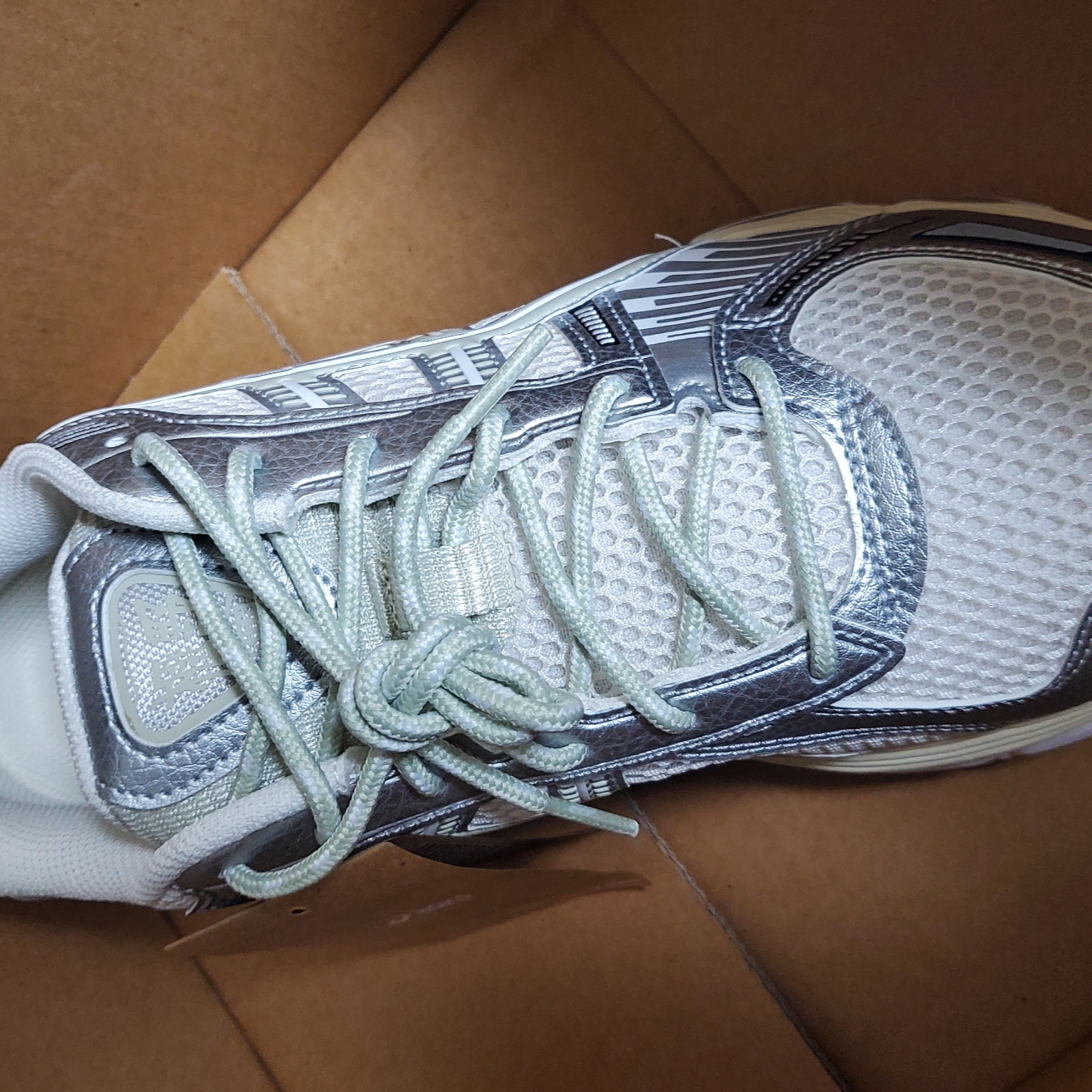 Asics x Ronnie Fieg Gel-Kayano 12.1 Cream Pure Aqua 착용 스타일 - 2