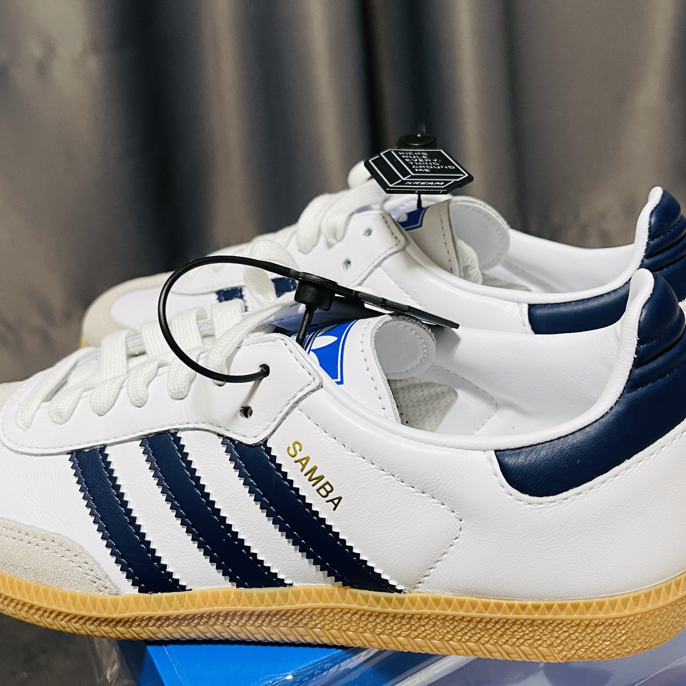 Adidas Samba OG Cloud White Night Indigo 착용 스타일 - 2