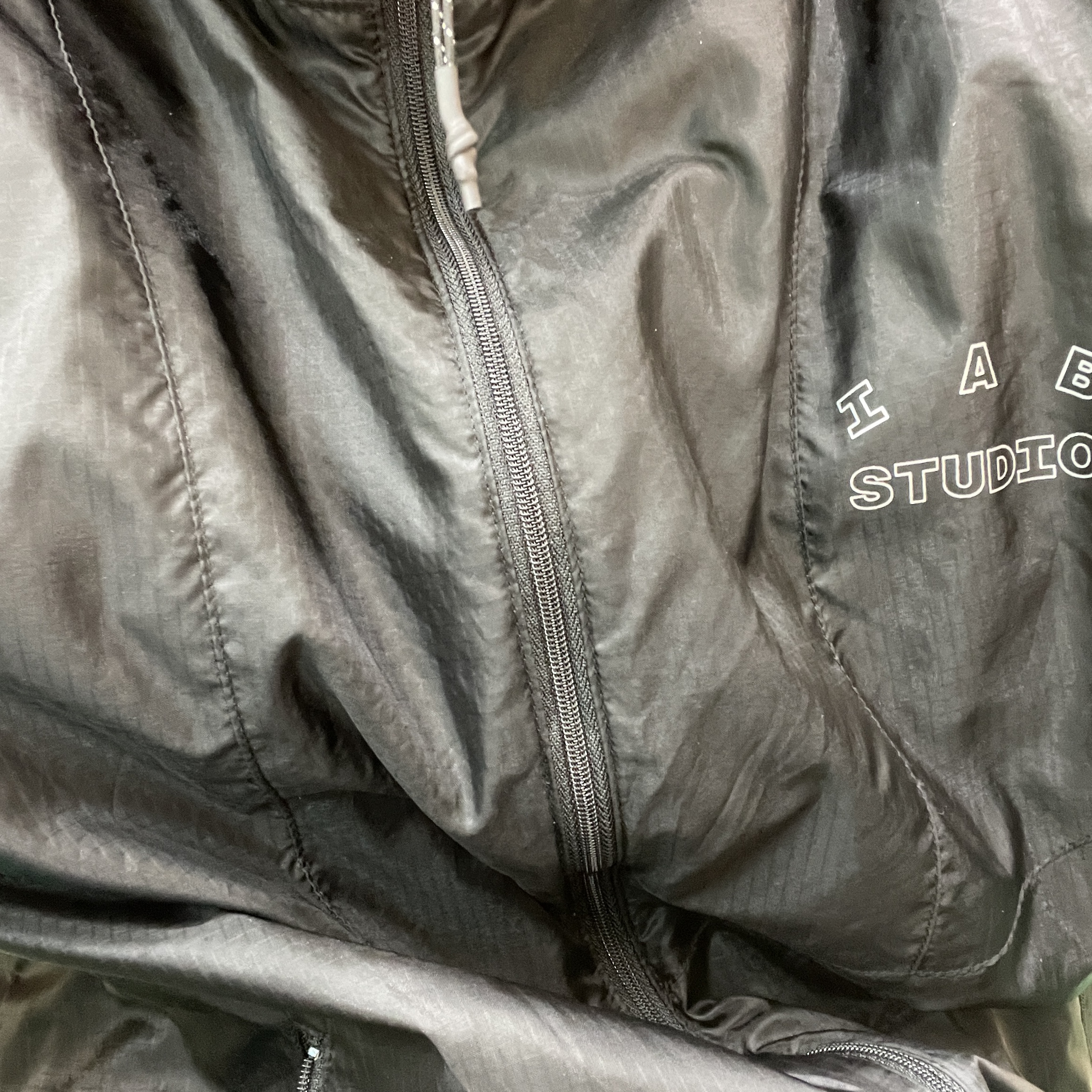 IAB Studio Ripstop Wind Jacket Black 착용 스타일