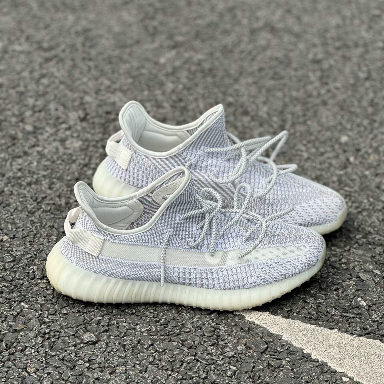 Adidas Yeezy Boost 350 V2 Static 2023 착용 스타일 - 2