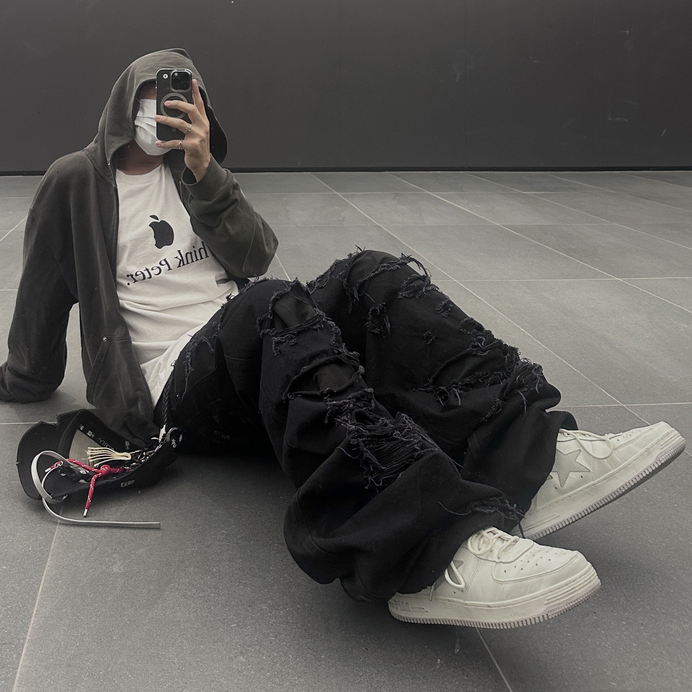 BAPE x JJJJound Bape Sta Low White Light Grey 착용 스타일 - 1
