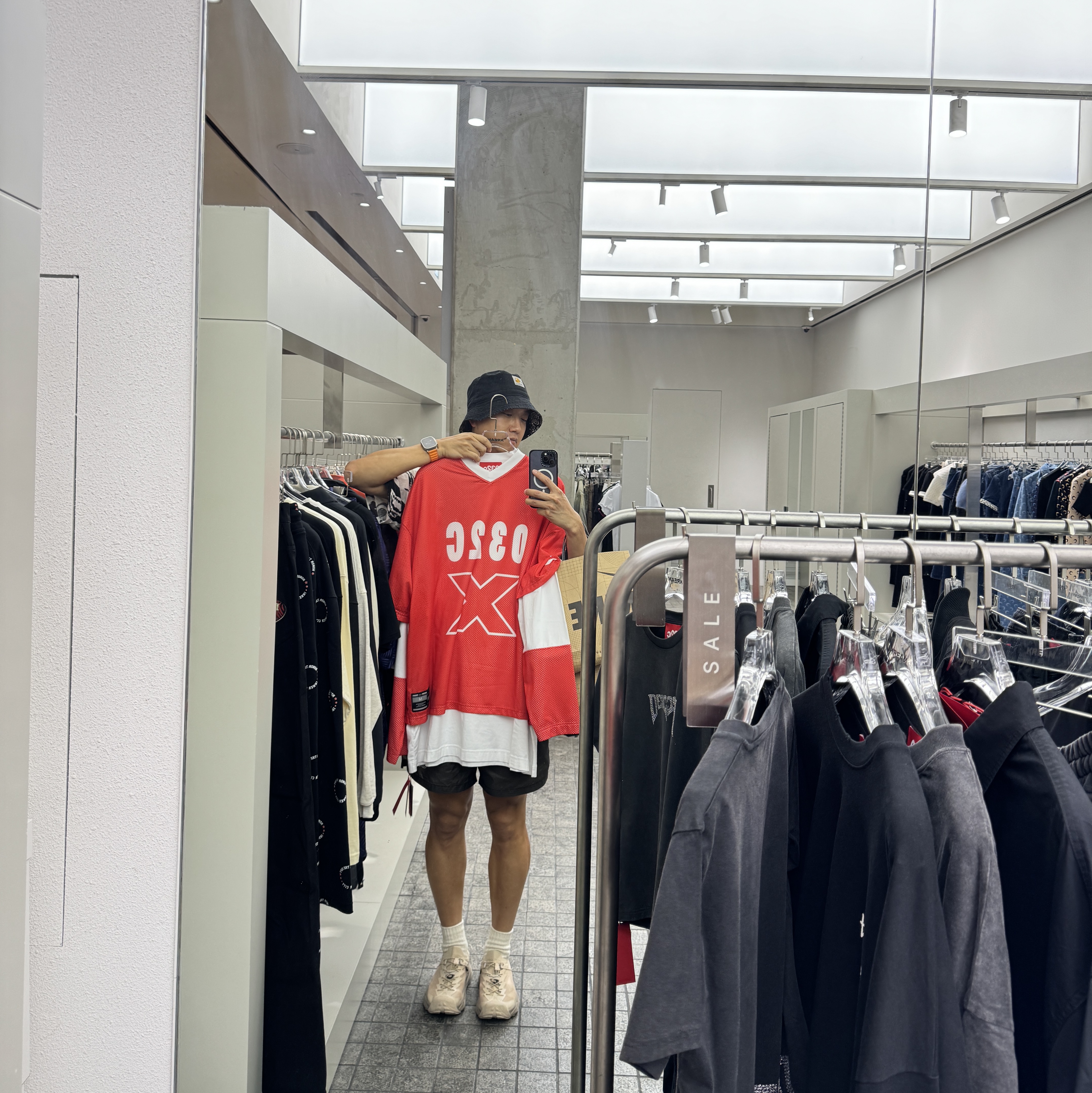 Stussy Beach Shell Wrinkled Nylon Jacket Slate, Our Legacy Work Shop Nylon Taffeta Running Shorts Black 착용 스타일 - 6