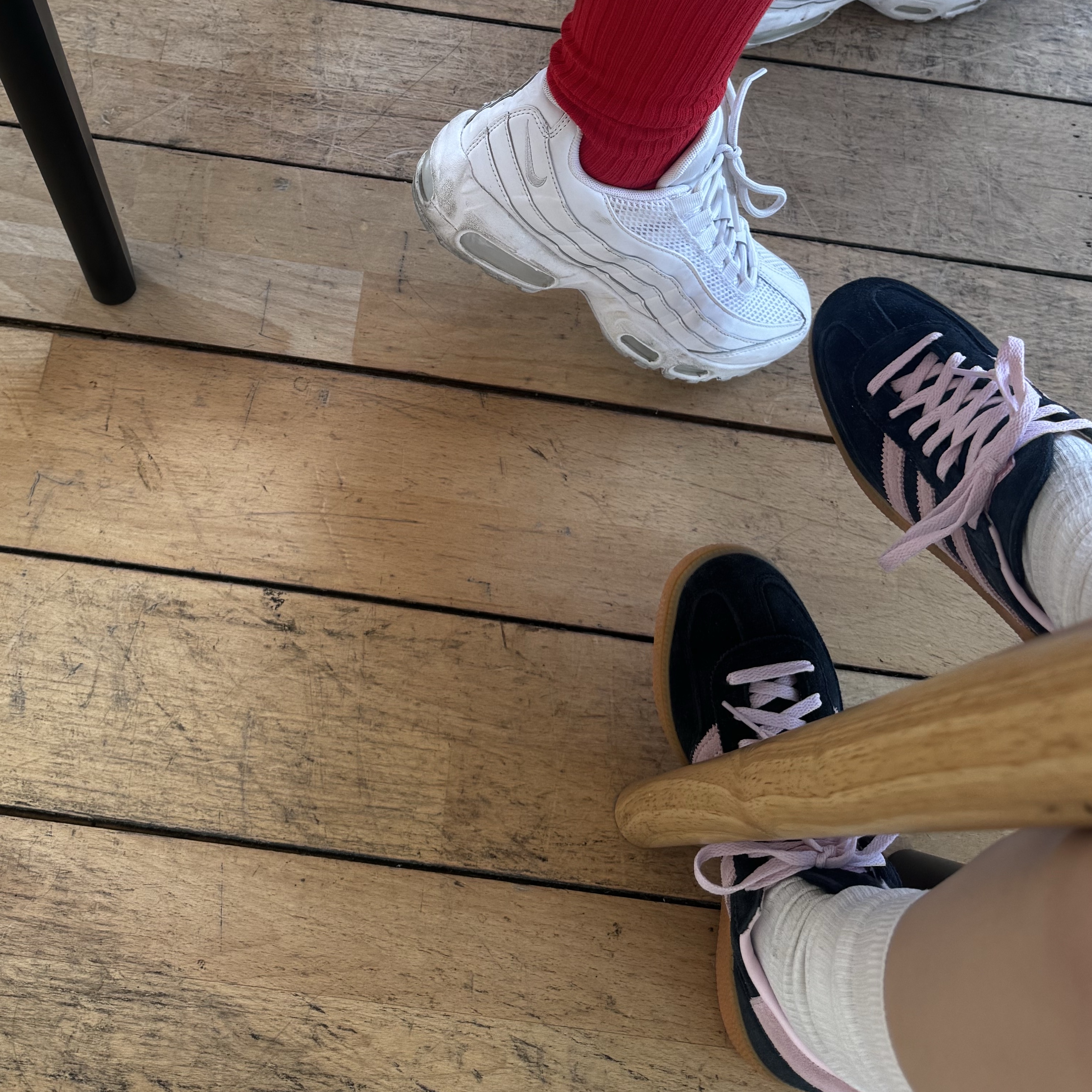 (W) Adidas Spezial Handball Core Black Clear Pink 착용 스타일 - 1