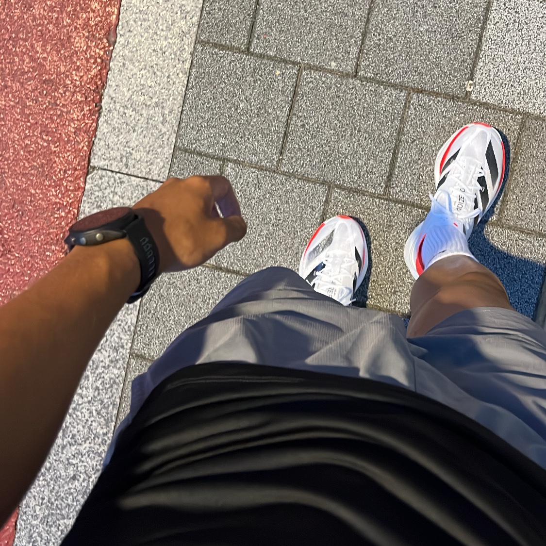 Adidas Adizero Adios Pro 3 Cloud White Solar Red 착용 스타일