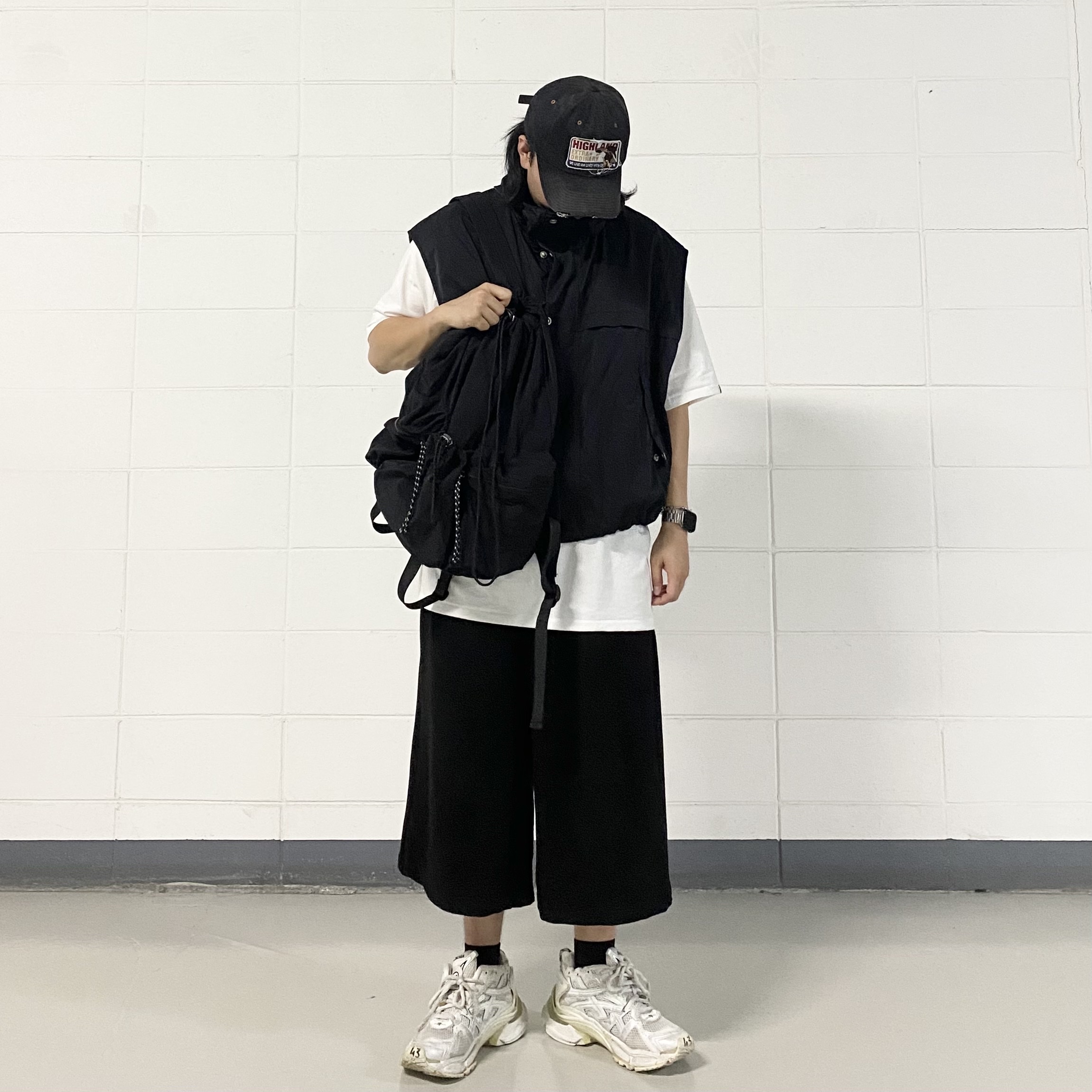 Balenciaga Runner Sneakers White, BAPE 1st Camo Katakana T-Shirts White Yellow 착용 스타일 - 1