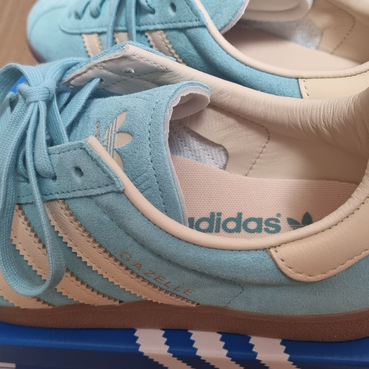 Adidas Gazelle 85 Easy Mint Crystal Sand 착용 스타일 - 3