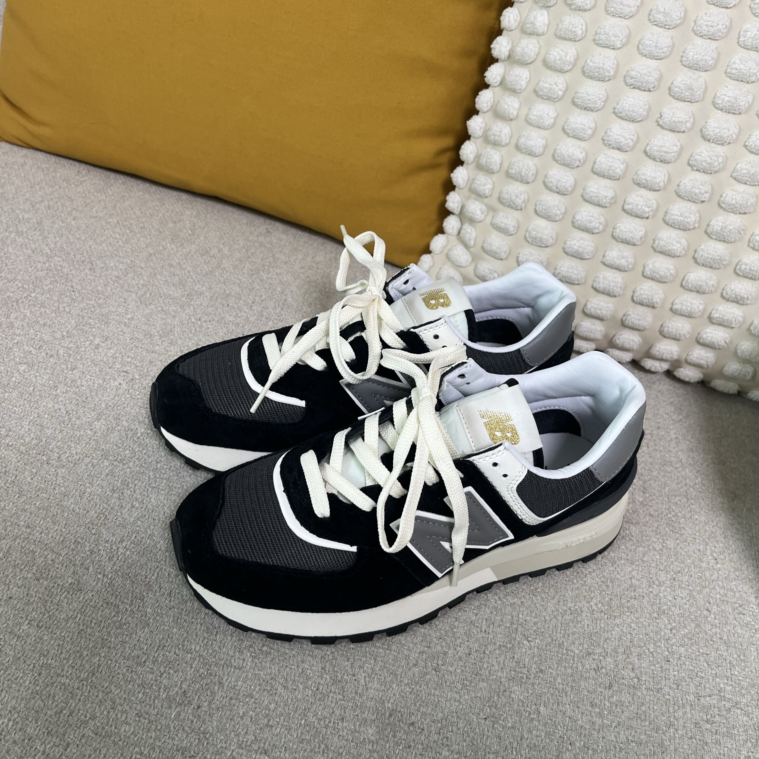 New Balance 574 Legacy Black 착용 스타일 - 1