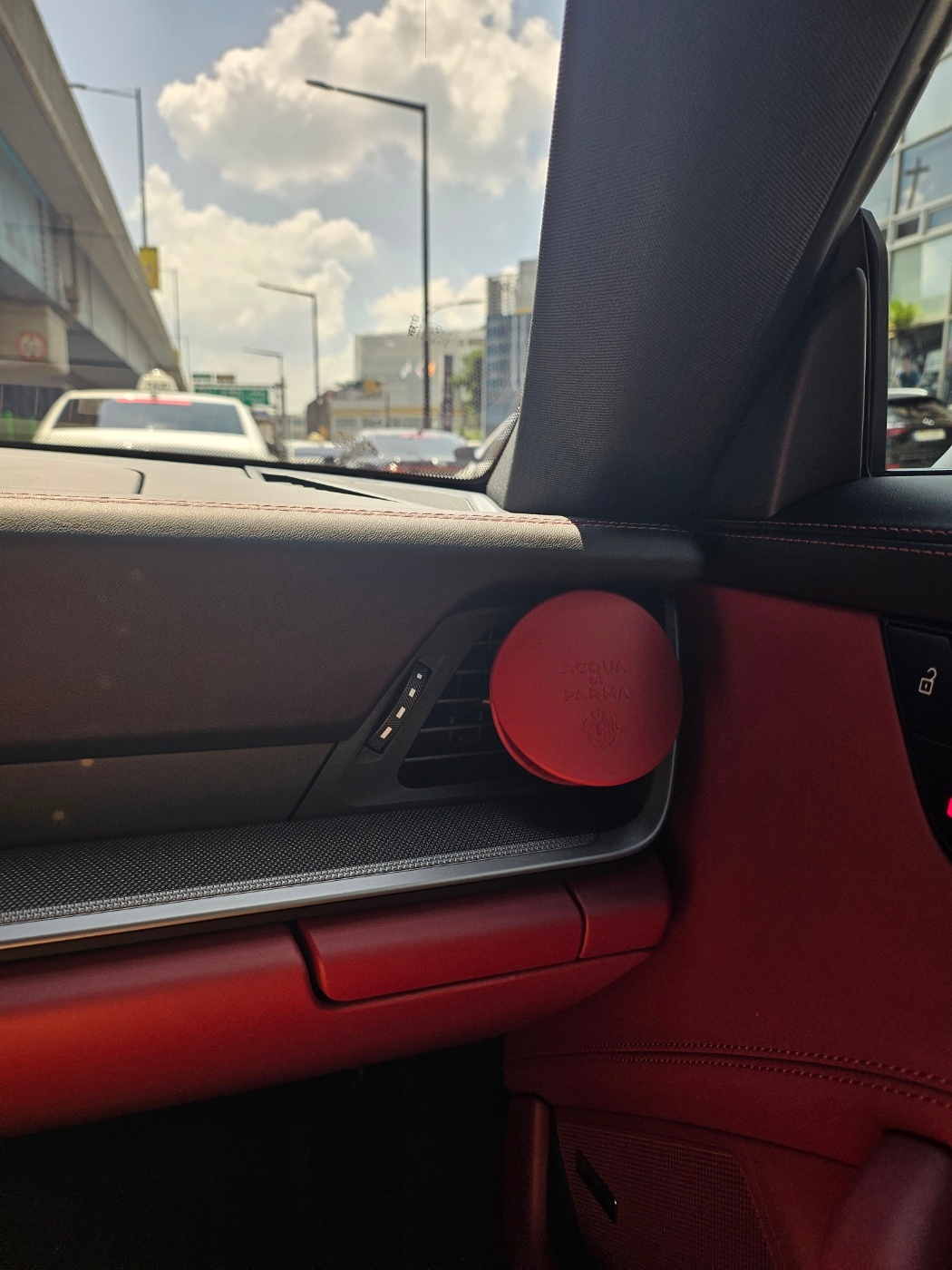Acqua Di Parma Car Diffuser Leather Case Rosso Red 2024 착용 스타일