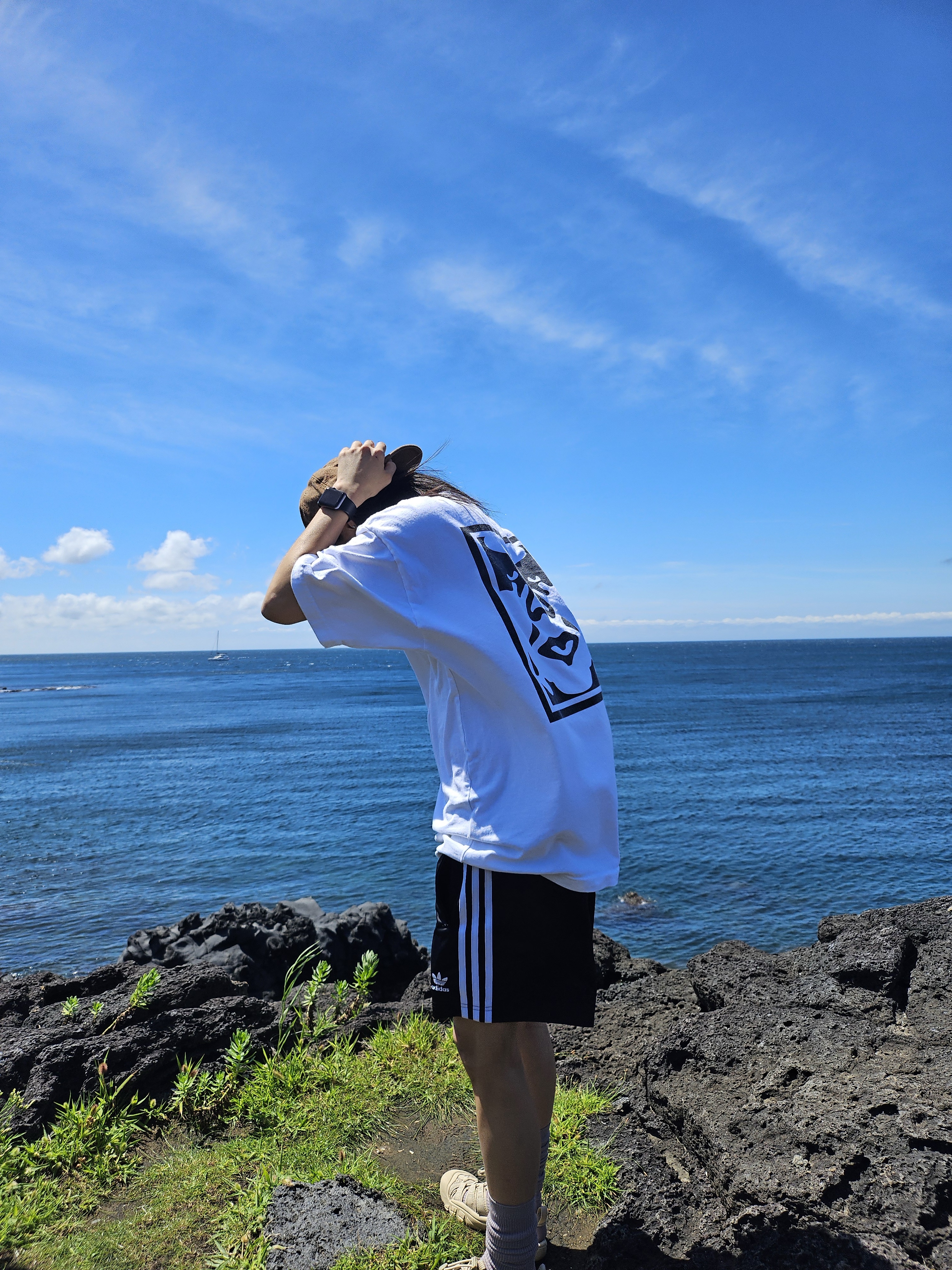 Obey Bold Icon Heavyweight T-Shirt White, (W) Adidas Firebird Shorts Black - KR Sizing 착용 스타일