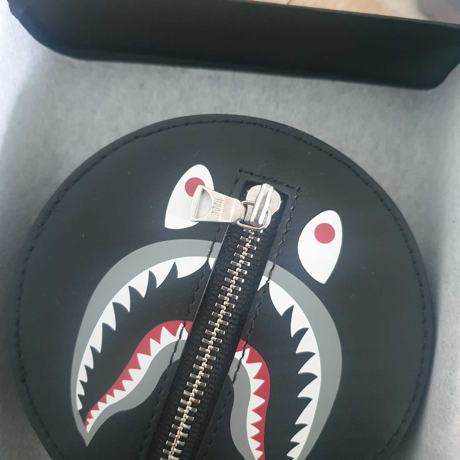 BAPE Shark Leather Wallet Black 착용 스타일