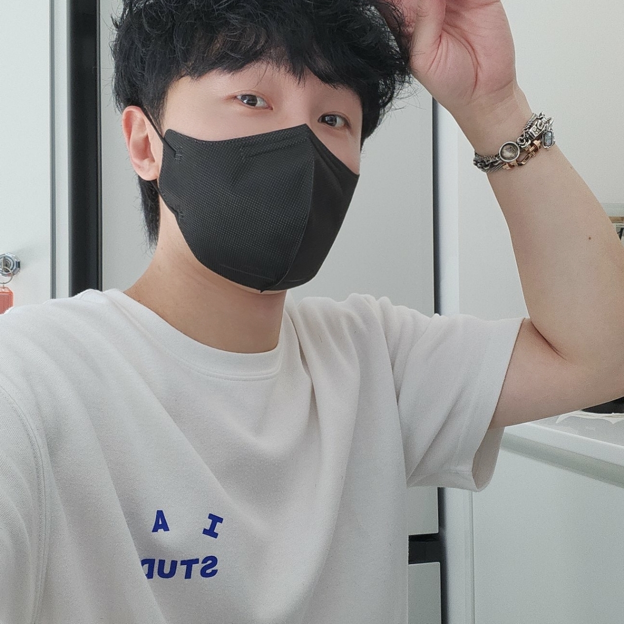 IAB Studio 10th Anniversary T-Shirt White 착용 스타일