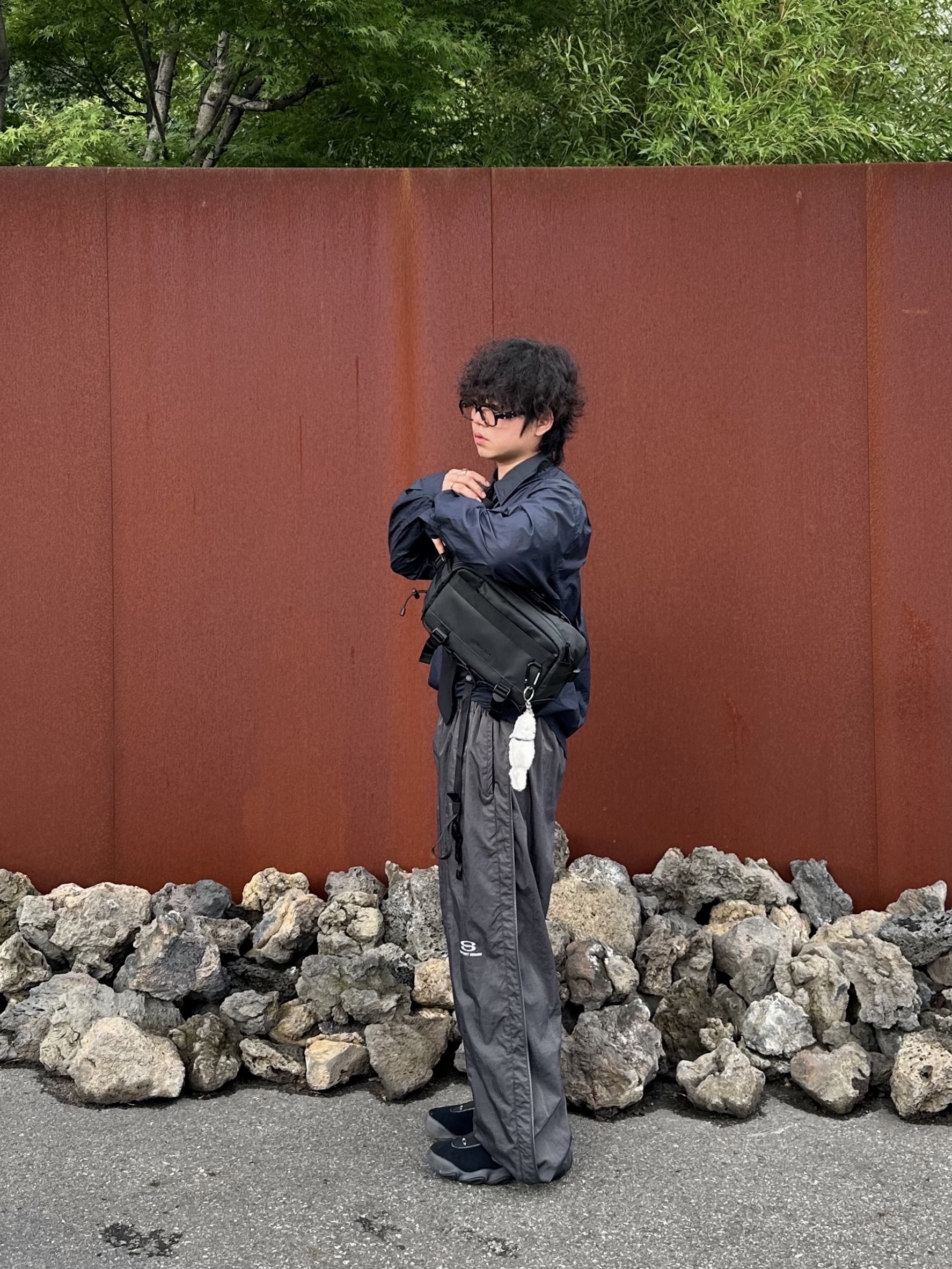 Oakley Factory Team x Brain Dead Suede Flesh Caviar Mesh Black, Gentle Monster x Maison Margiela MM114 Black Clear 착용 스타일 - 3