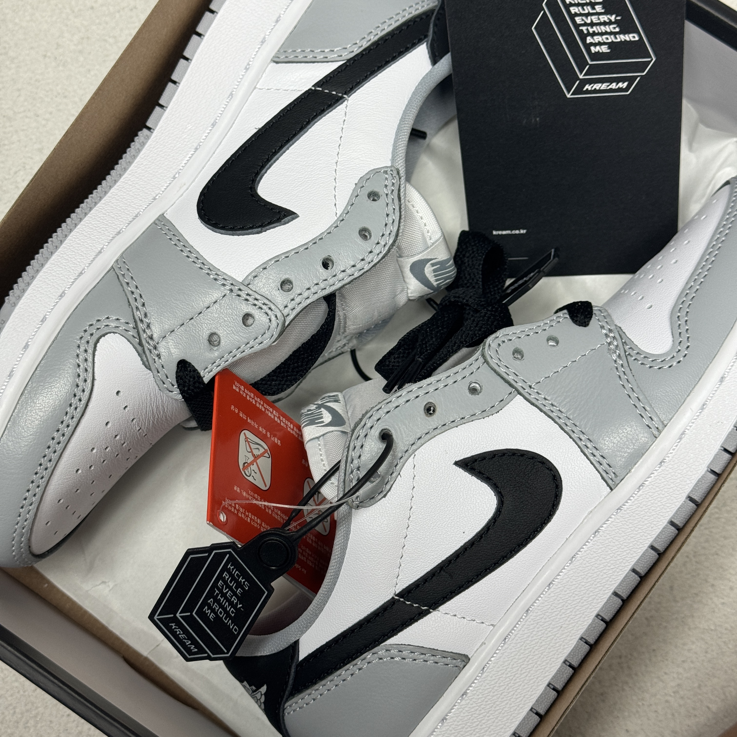 (GS) Jordan 1 Retro Low OG Wolf Grey and White 착용 스타일