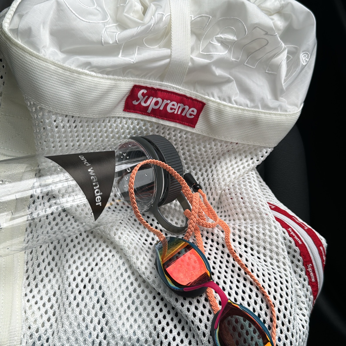 Supreme Mesh Backpack White - 23SS 착용 스타일