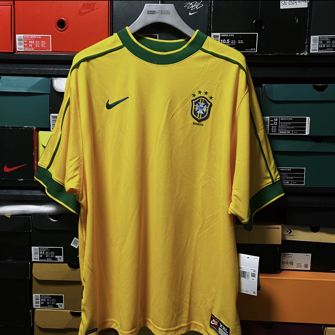 Nike Brazil 1998 Reissue Soccer Replica Jersey Varsity Maize (Non Marking Ver.) 착용 스타일