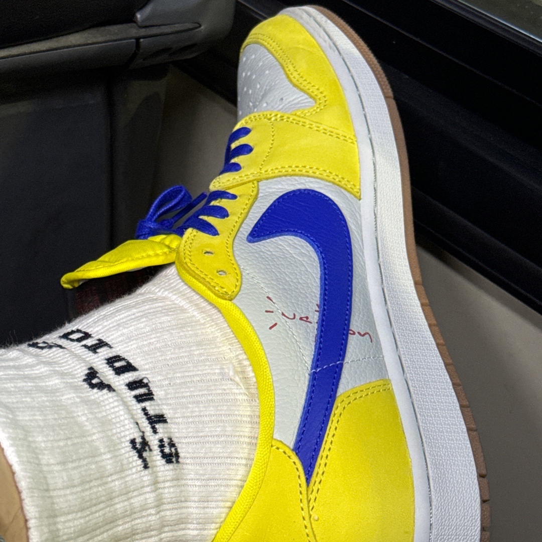 (W) Jordan 1 x Travis Scott Retro Low OG SP Canary, Nike SB Dunk Low Pro Chicago 착용 스타일 - 1