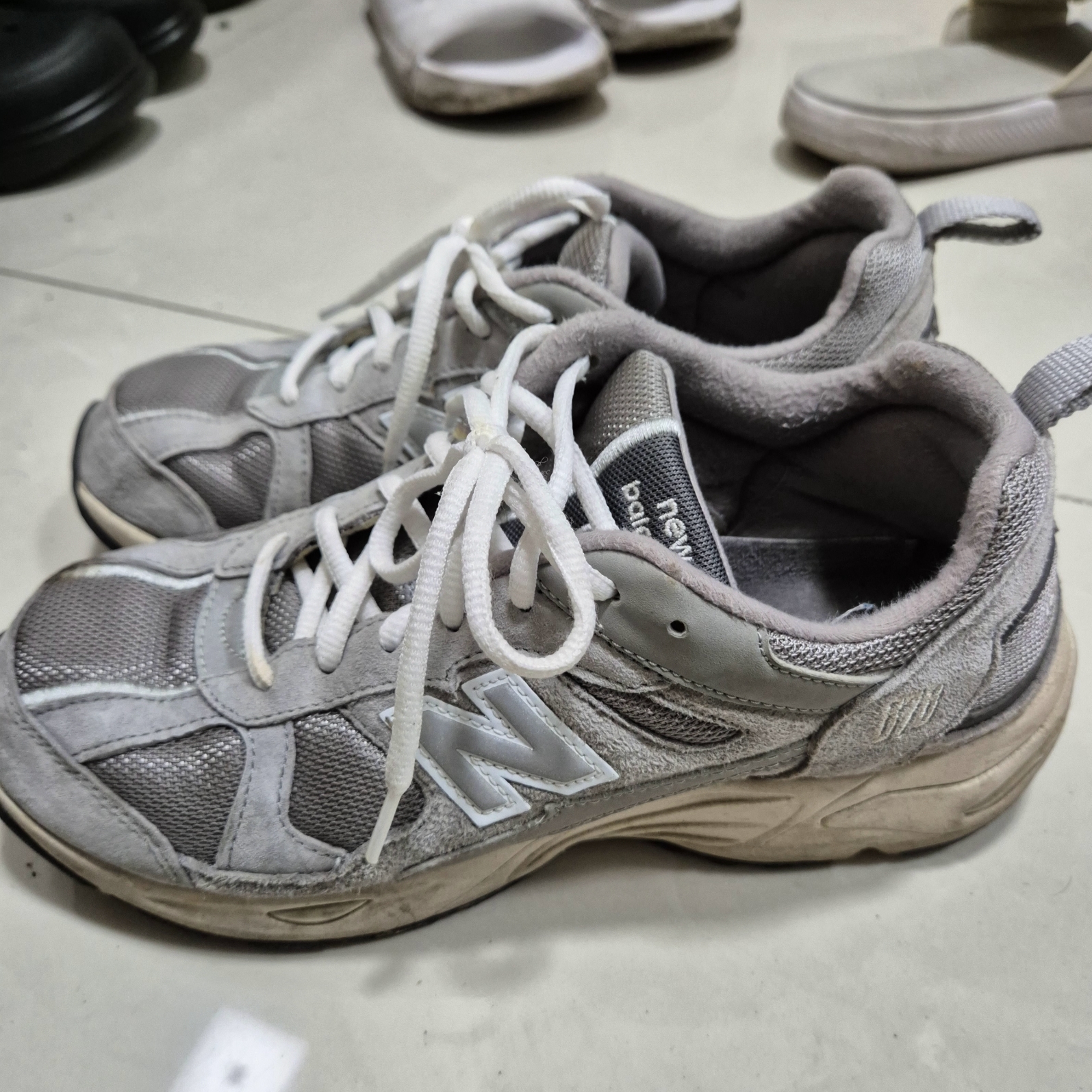 New Balance 878 Gray 착용 스타일 - 2