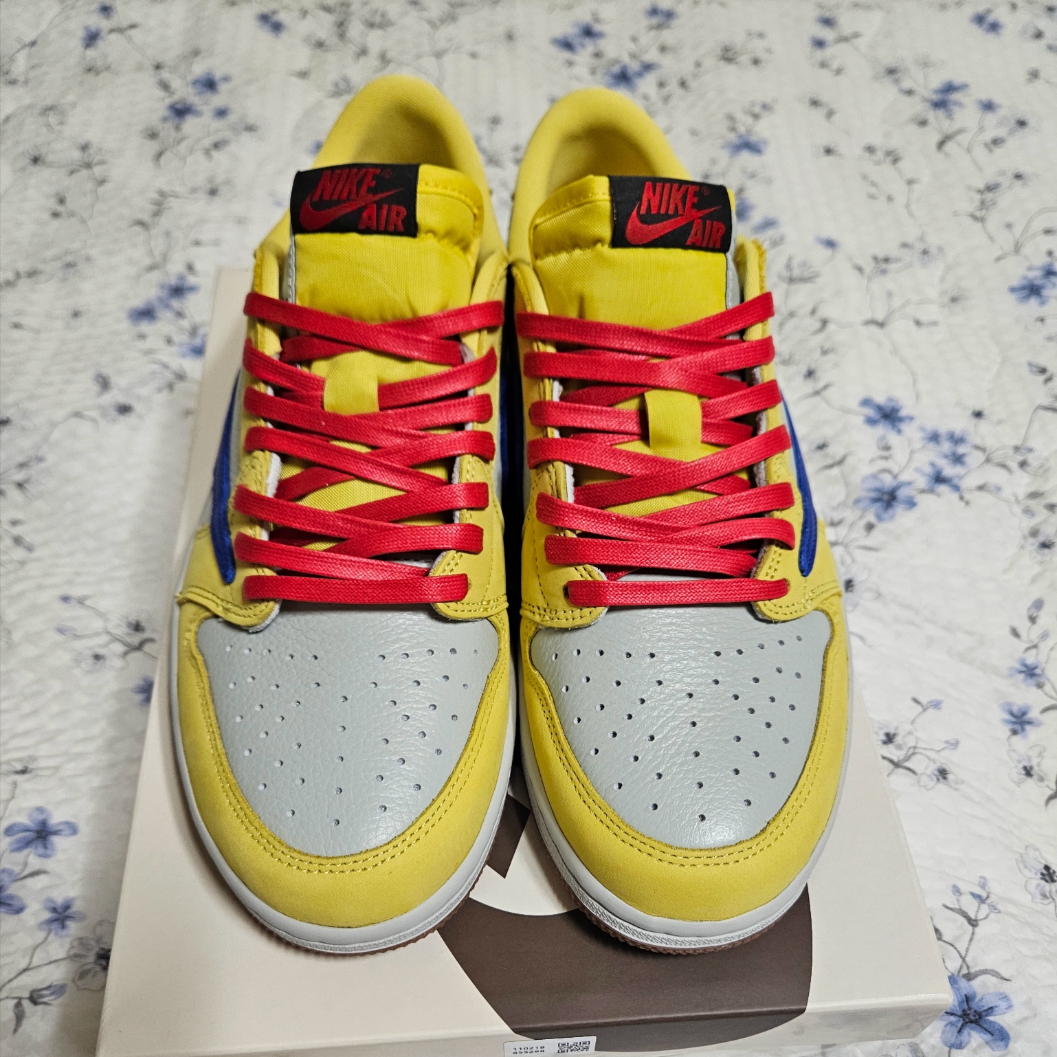 (W) Jordan 1 x Travis Scott Retro Low OG SP Canary 착용 스타일 - 2