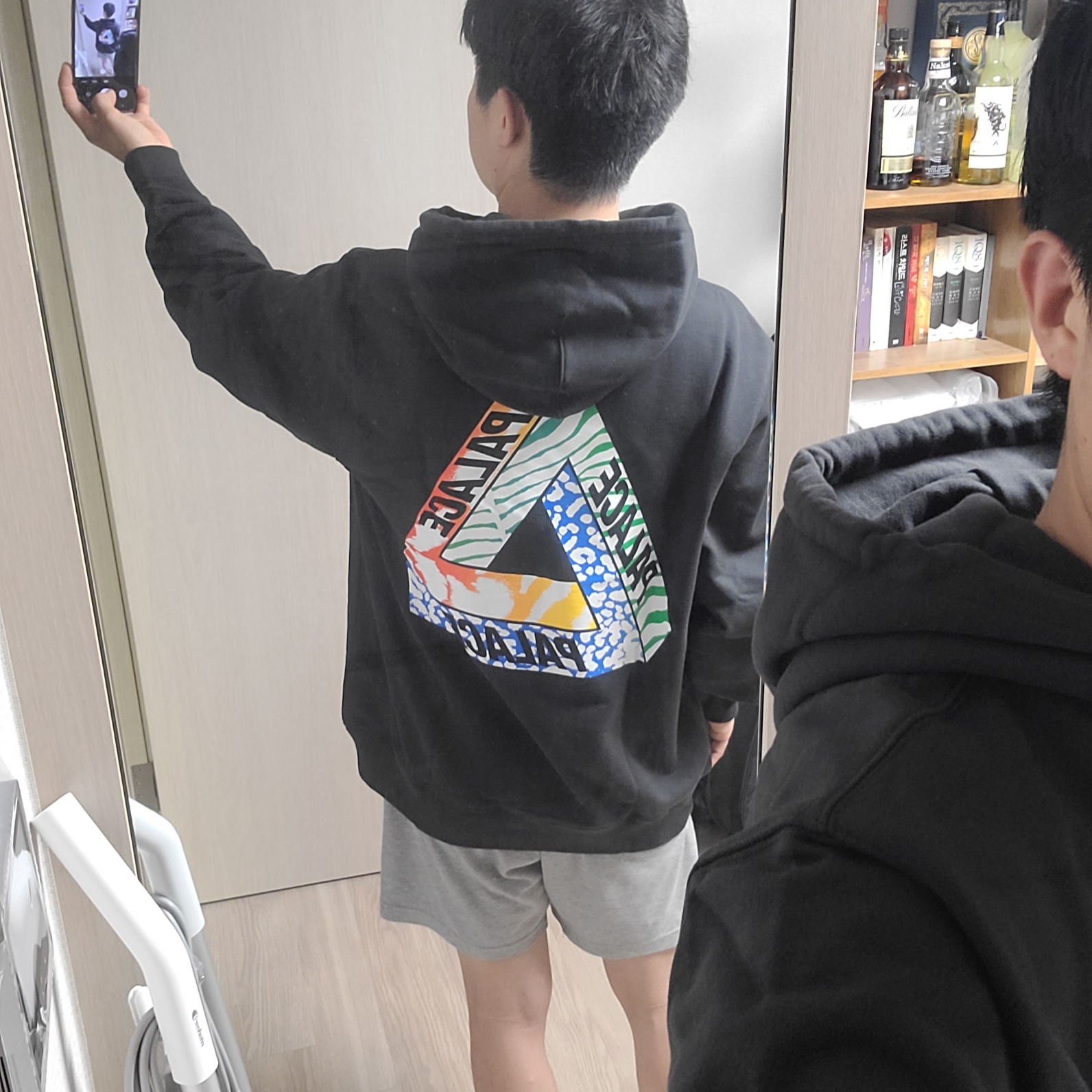 Palace Jungle Dream Hood Black - 24FW, Palace Cordura RS Cross Body Bag Black Graphite - 24FW 착용 스타일 - 1