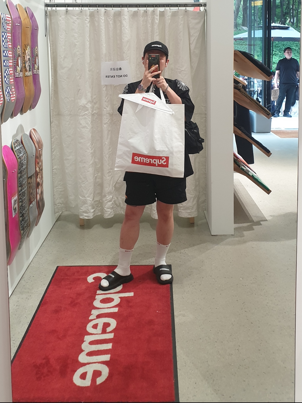 Supreme Spiderweb Football Jersey Black - 24SS, Supreme Mesh Cordura Camp Cap Black - 23SS 착용 스타일 - 1