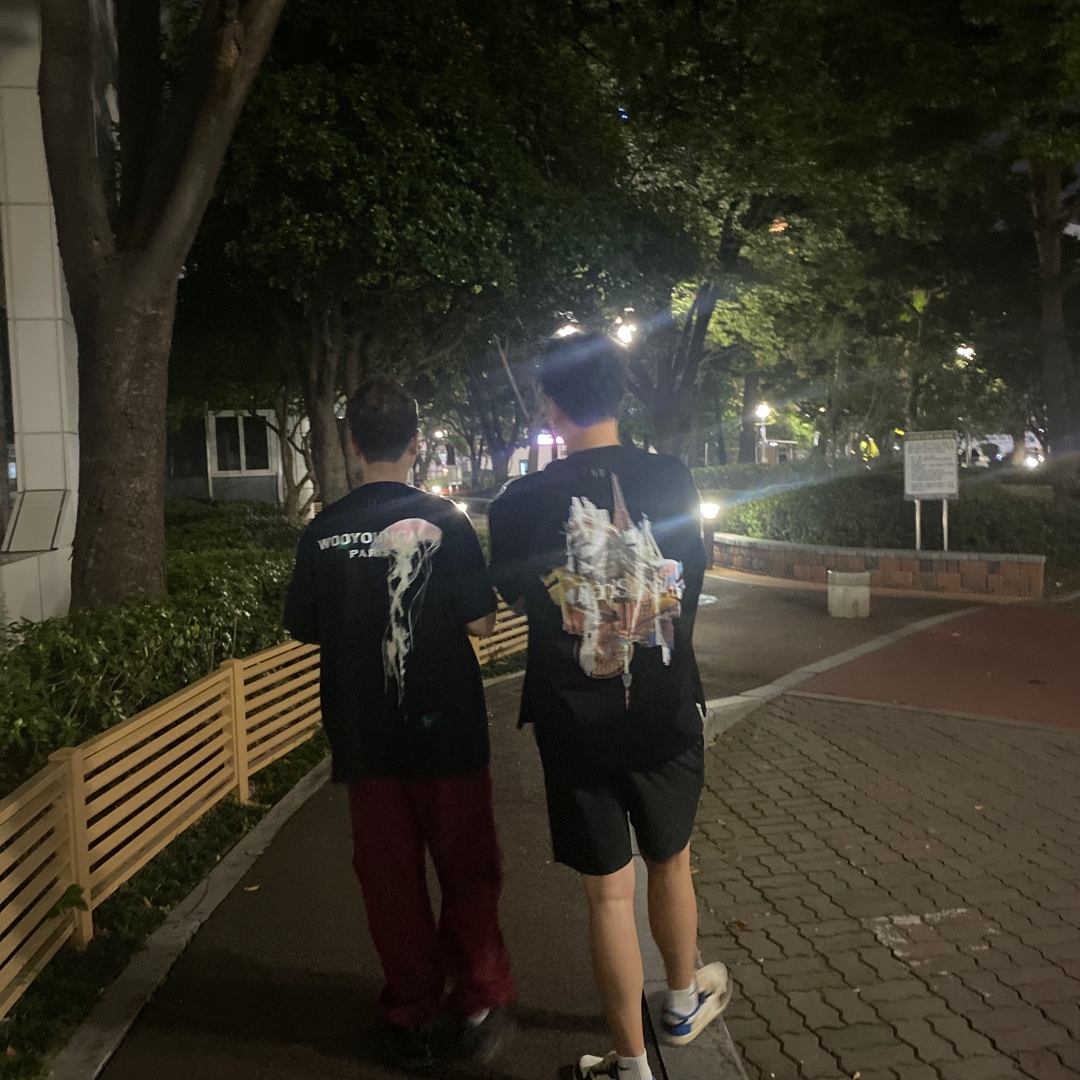 Wooyoungmi Luminous Jellyfish Back Logo T-Shirt Black - 24SS 착용 스타일