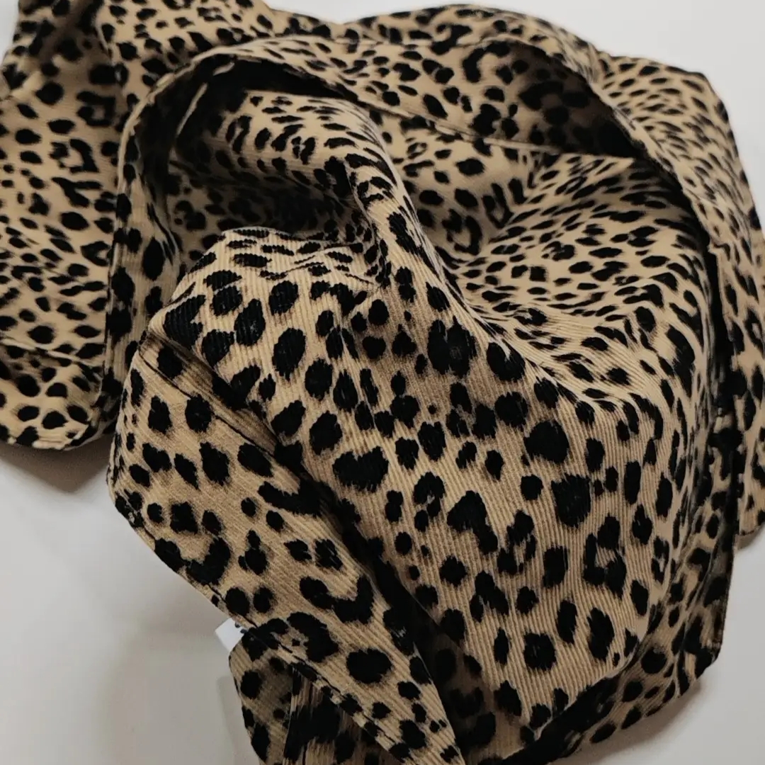 Emis 22Y Leopard Corduroy Eco Bag Brown 착용 스타일