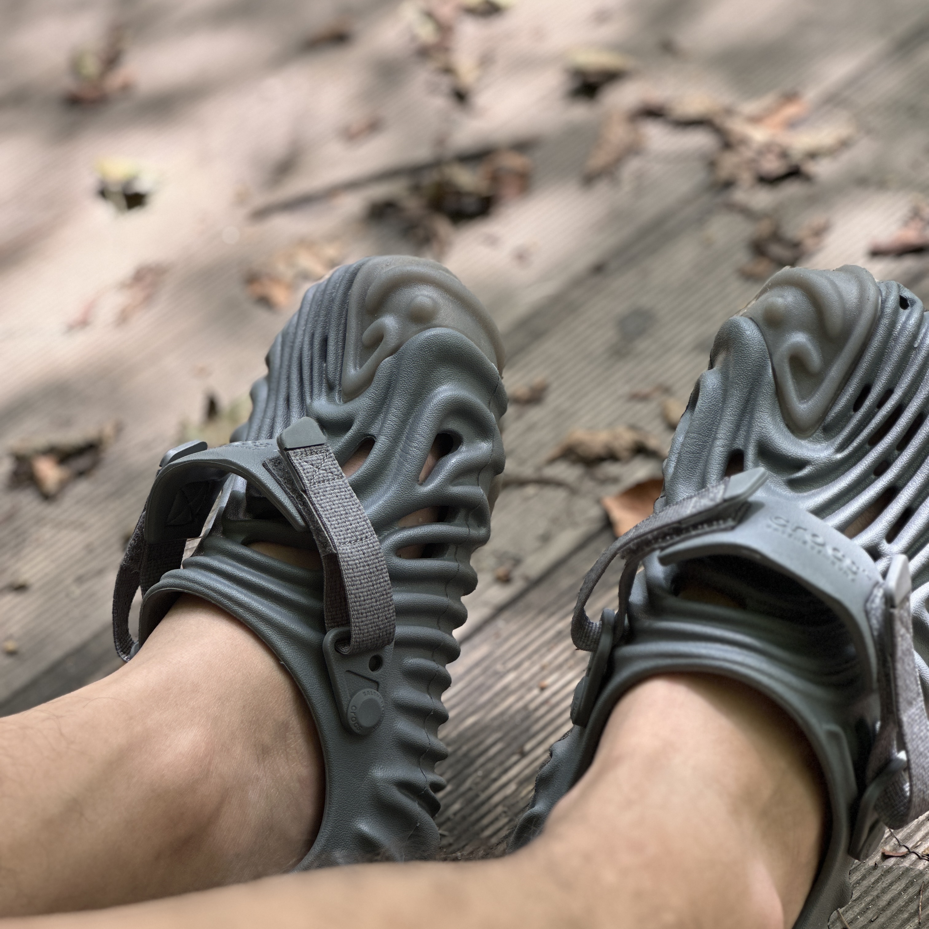 Crocs x Salehe Bembury Pollex Clog Niagara 착용 스타일