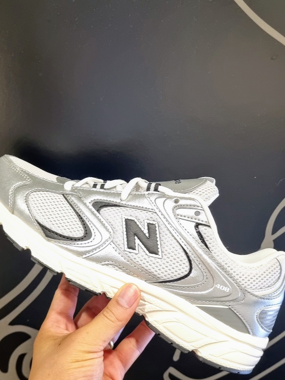 New Balance 408 Ivory Grey 착용 스타일