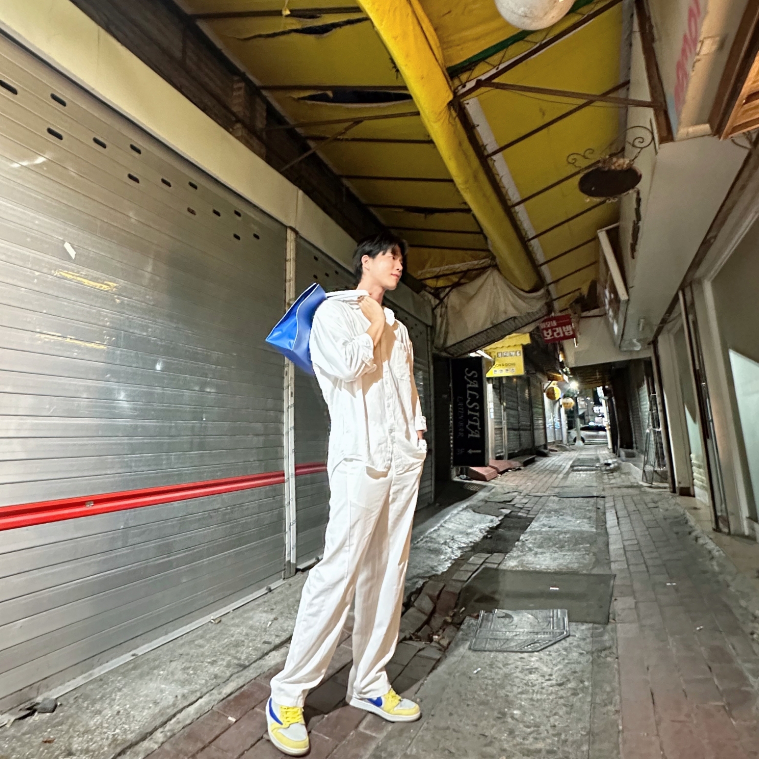 Ader Error Wide Blue Bag Blue, (W) Jordan 1 x Travis Scott Retro Low OG SP Canary 착용 스타일