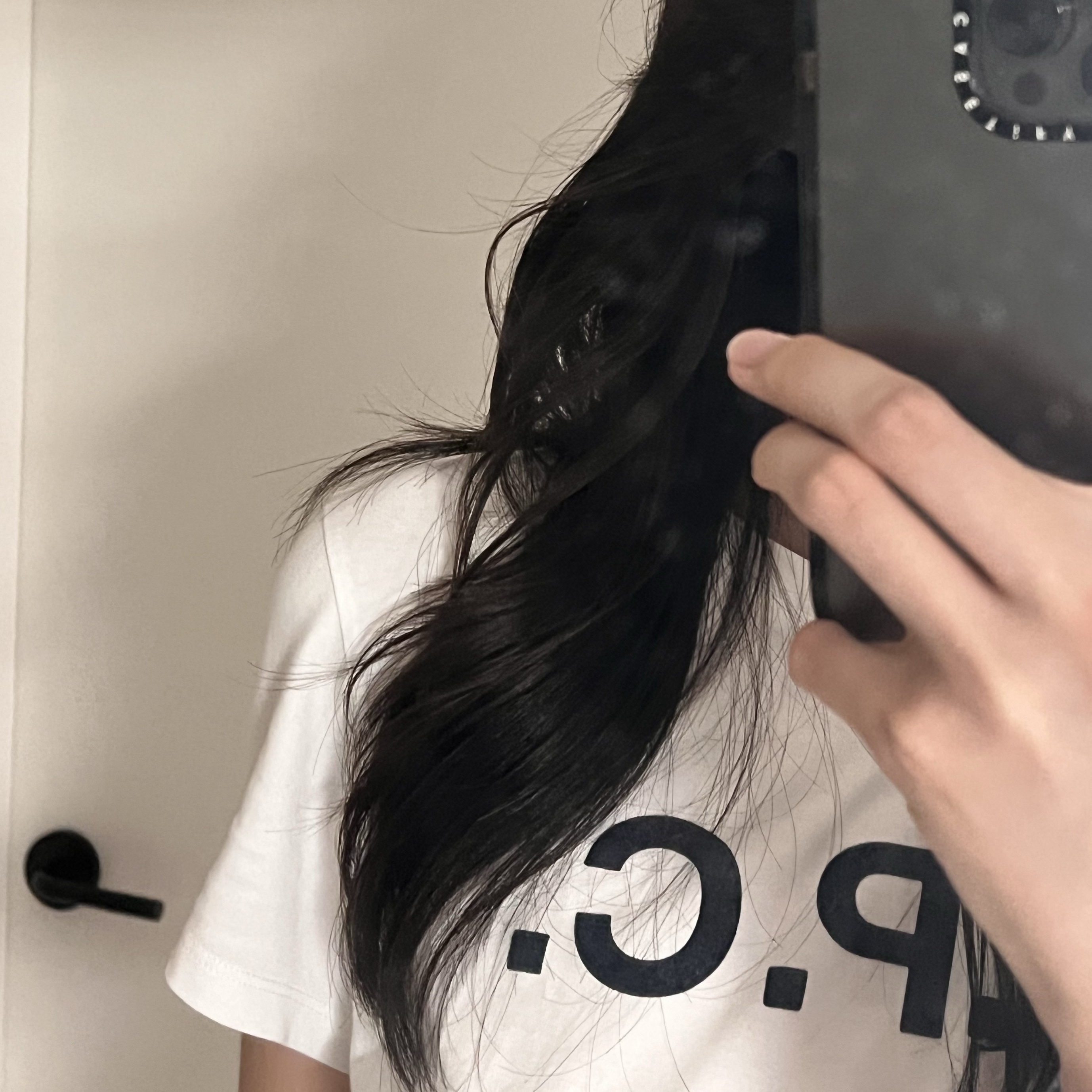 (W) A.P.C. VPC T-Shirt White Dark Navy 착용 스타일