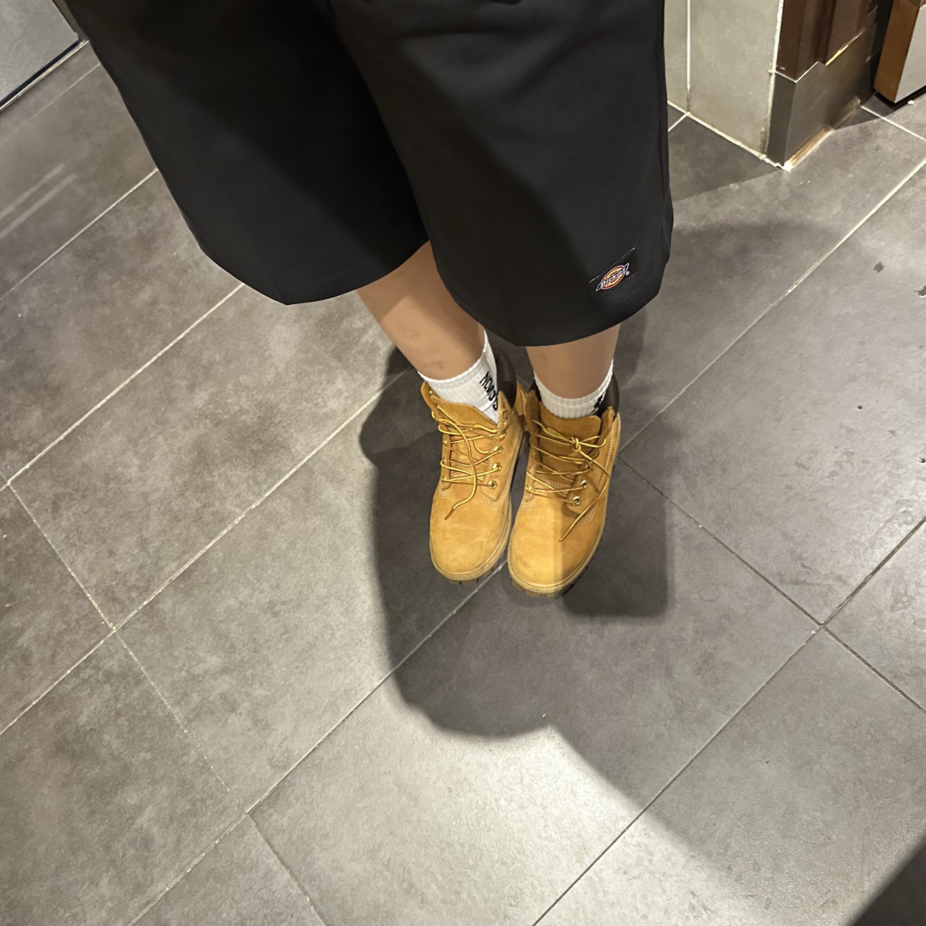 (W) Timberland 6 Inch Premium Waterproof Boot Wheat Nubuck - Wide, Dickies Loose Fit 13 Inch Flat Front Work Shorts Black 착용 스타일 - 1