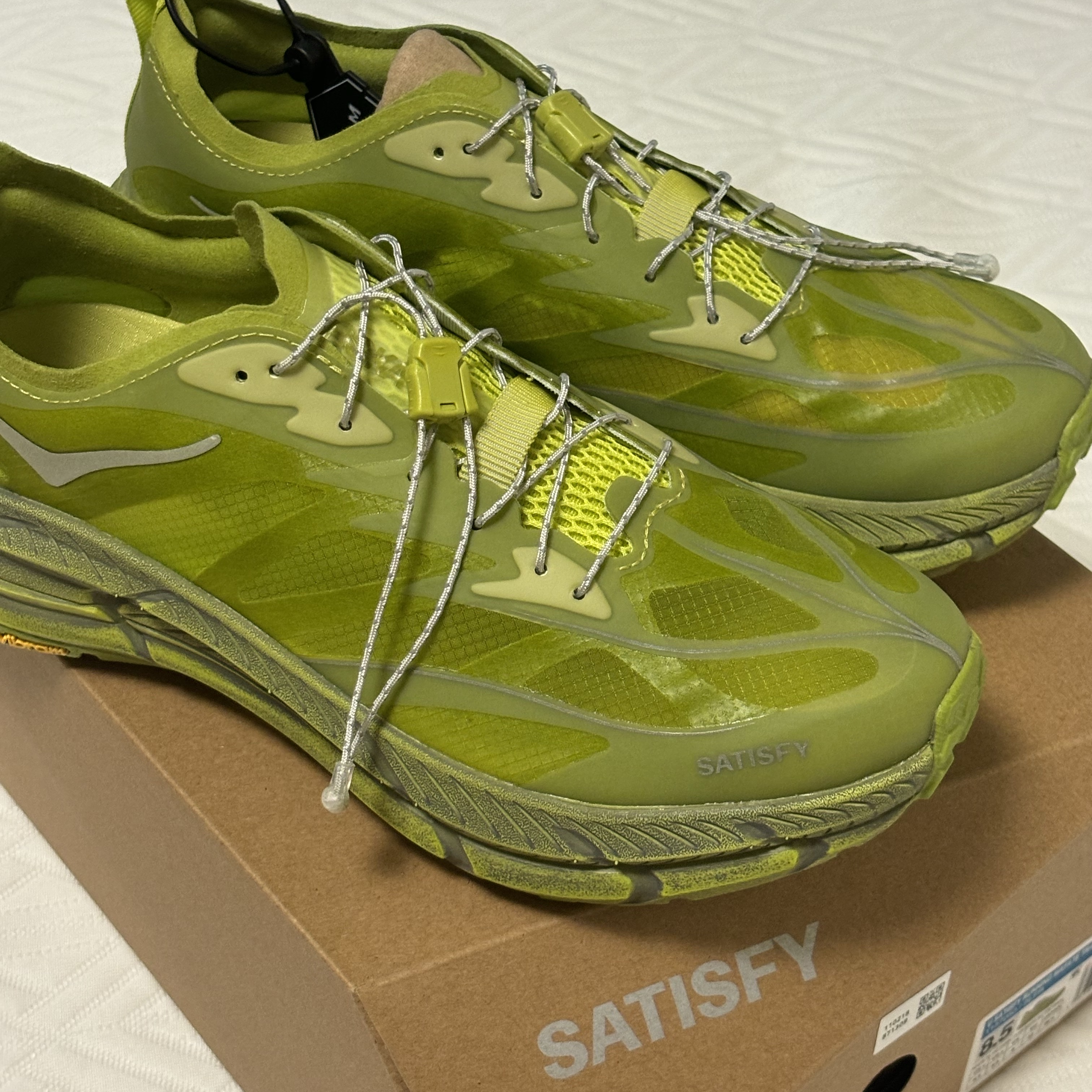 Hoka x Satisfy Mafate Speed 4 Lite Sulfur 착용 스타일 - 1