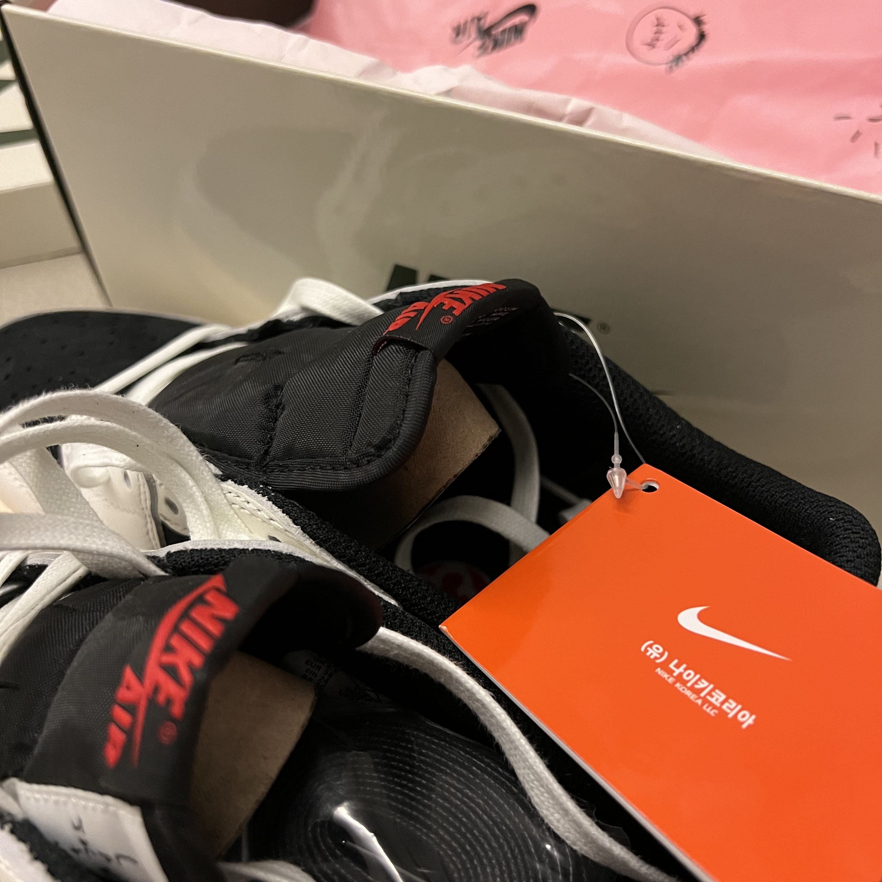 (W) Jordan 1 x Travis Scott Retro Low OG SP Medium Olive 착용 스타일 - 2