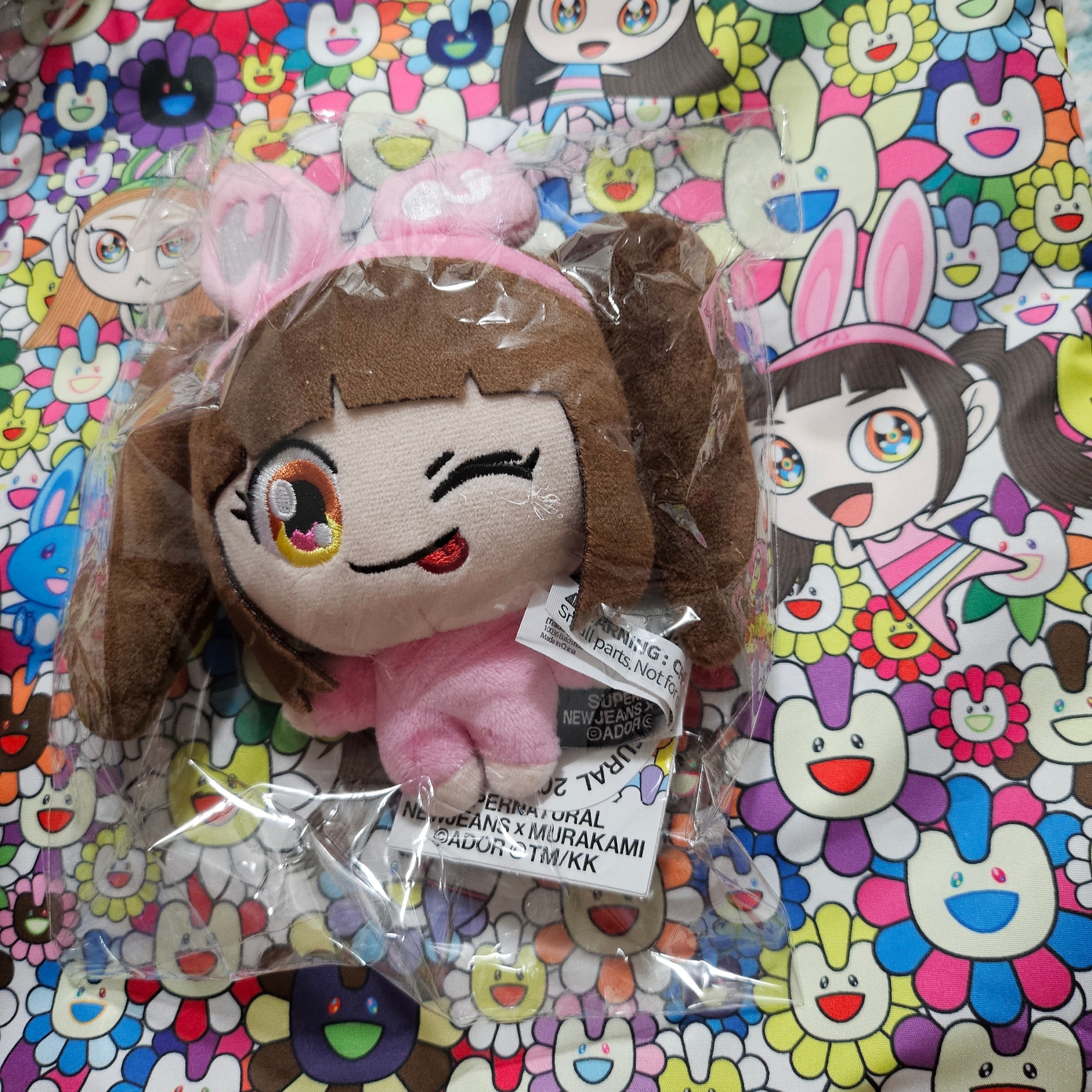 NewJeans x Murakami Plush Keyring Hanni 착용 스타일