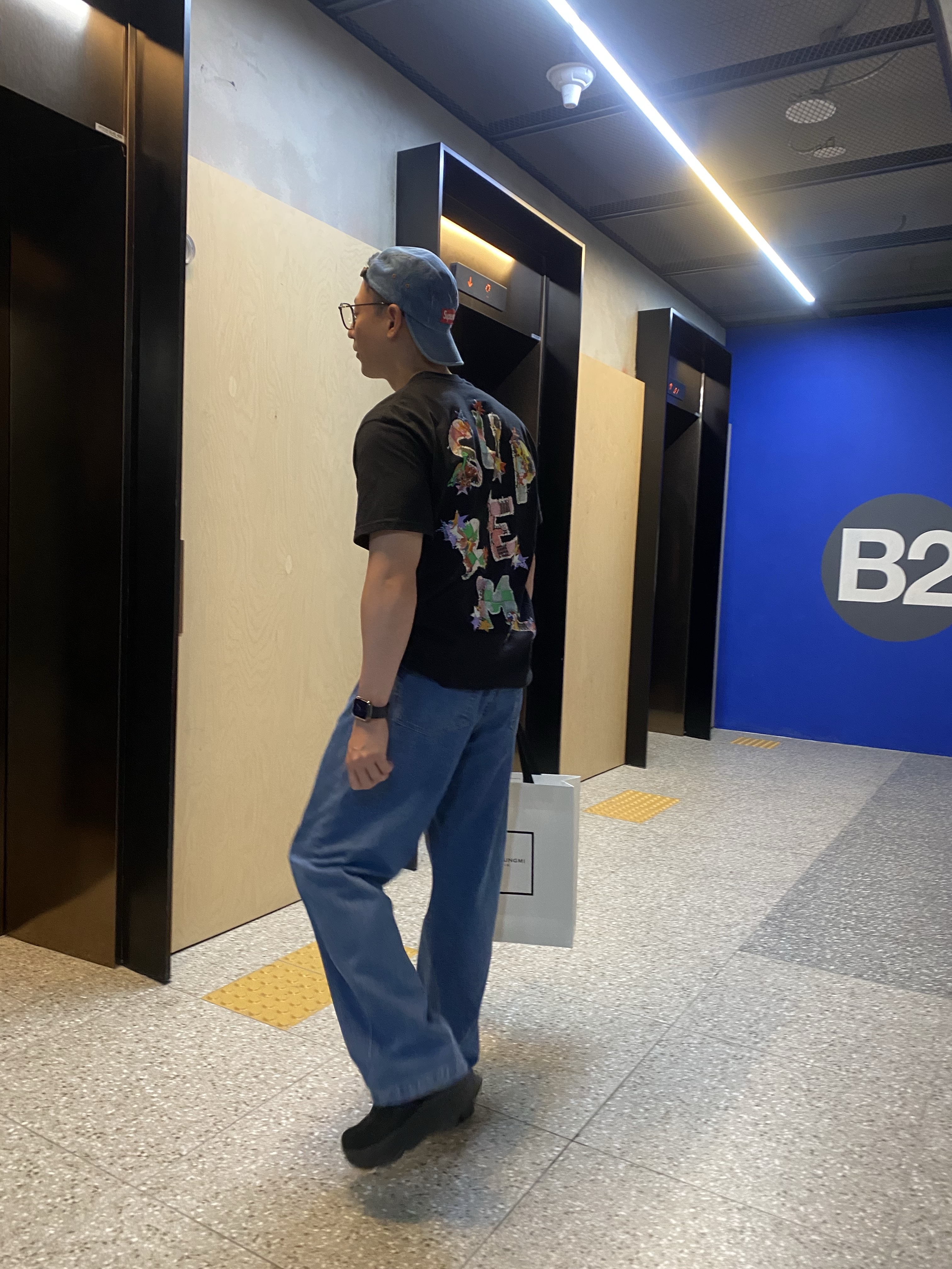 Wooyoungmi Cotton Back Logo T-Shirt Black - 24SS, Hoka Bondi 8 Black - Wide 착용 스타일 - 1