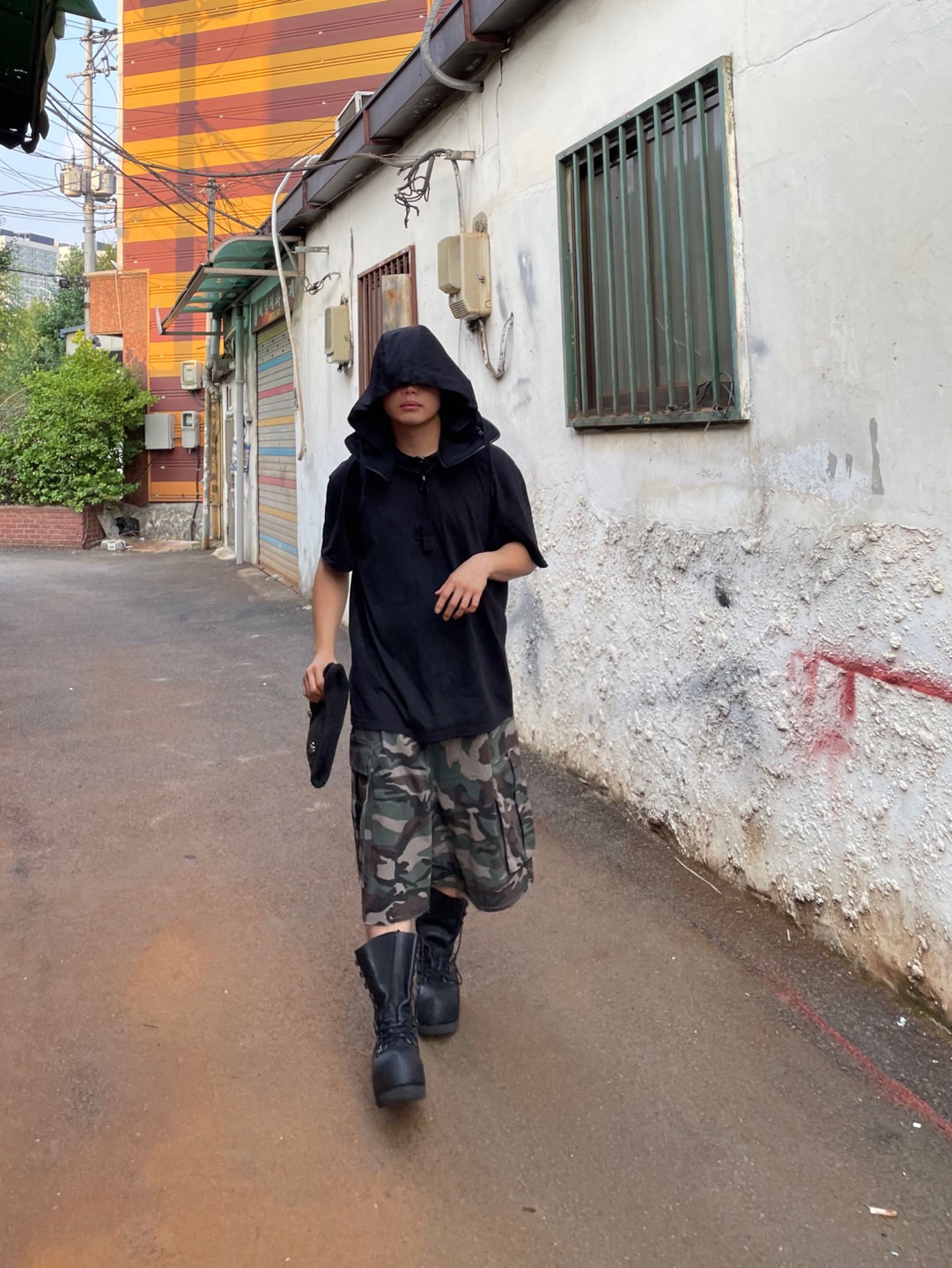Undermycar Mu.44 Anti Fxxking Logo Play Big Cargo Camo Shorts Camo Khaki 착용 스타일 - 1