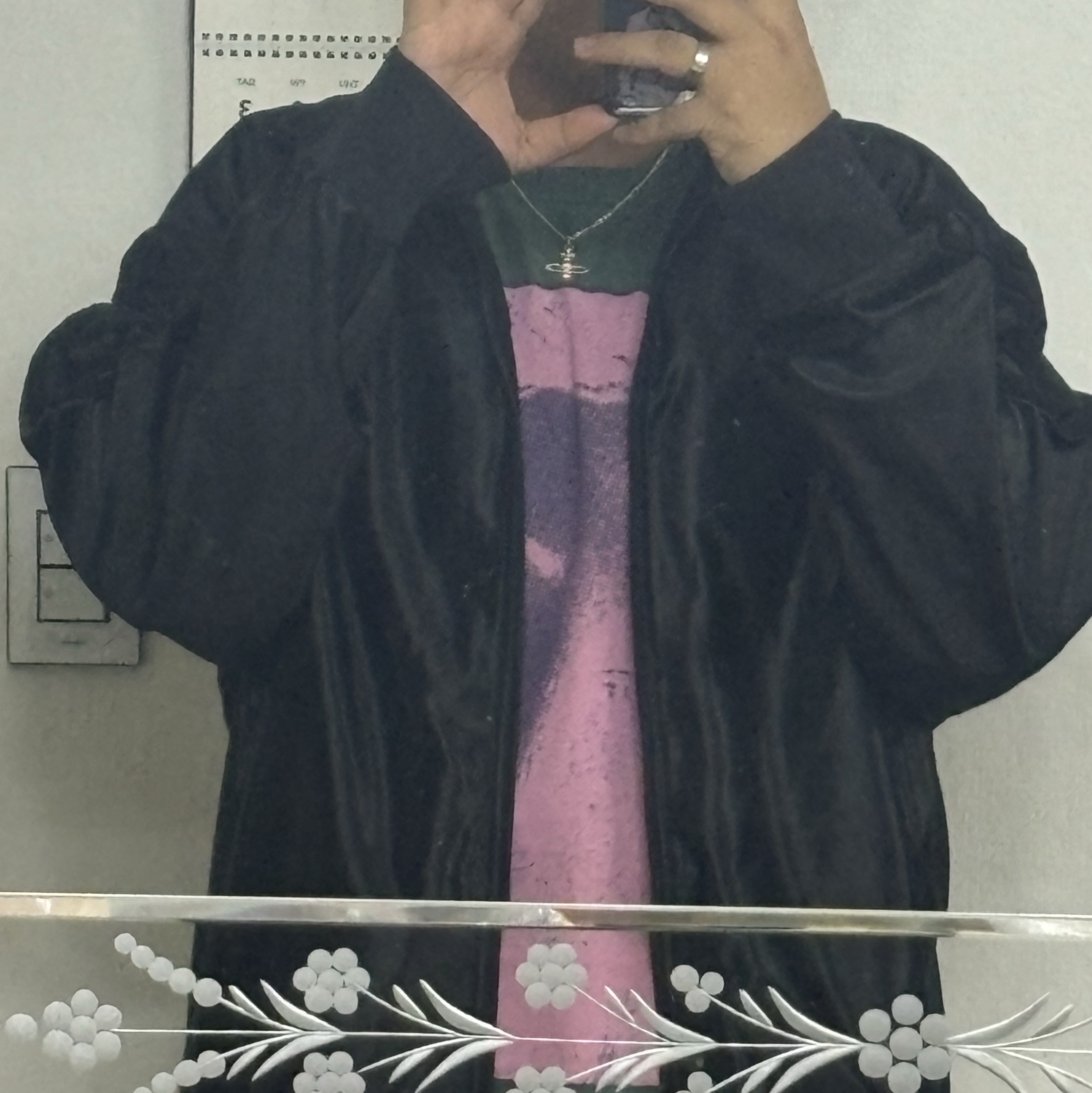 Stussy Venus Pigment Dyed T-Shirt Forest, Vivienne Westwood Mayfair Bas Relief Pendant Silver 착용 스타일