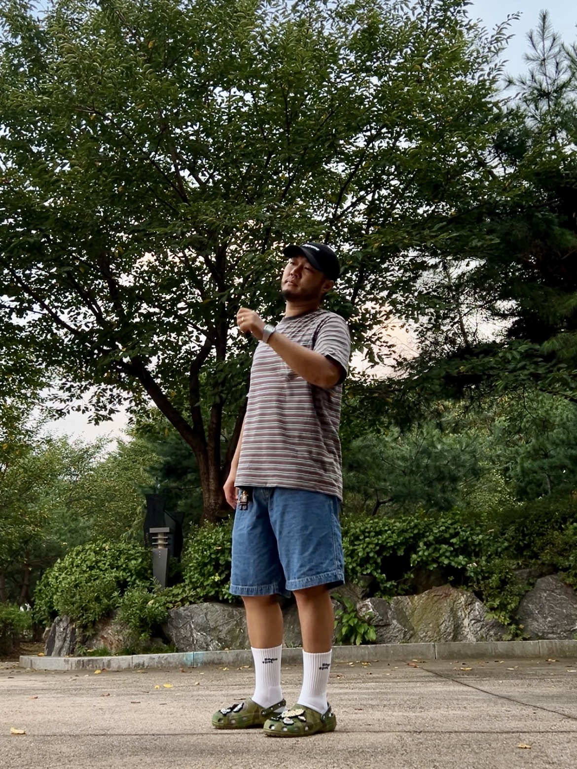 Crocs x XLarge Classic Clog Camo 착용 스타일 - 1