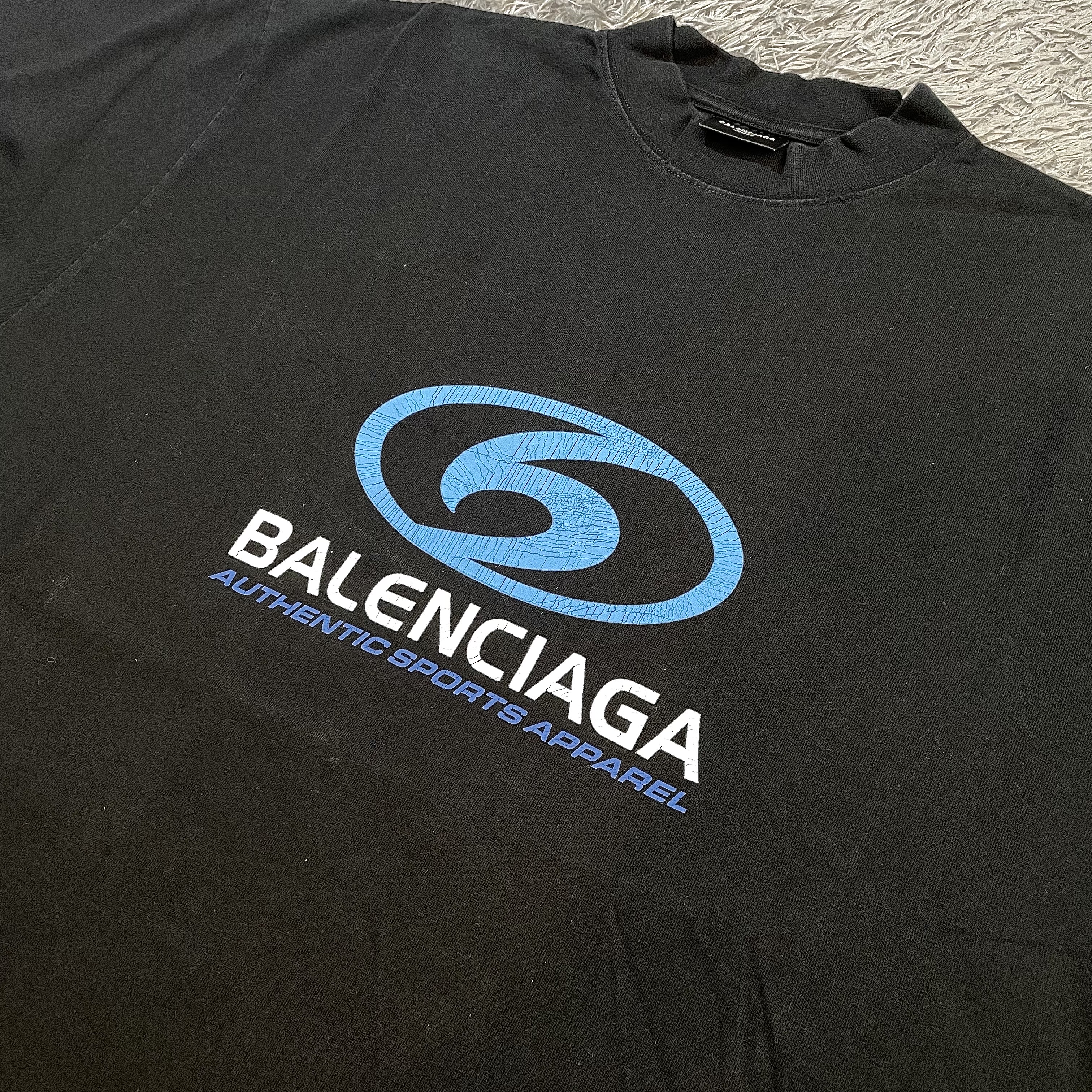 Balenciaga Surfer Cracked Logo T-Shirt Black Blue, Balenciaga Oversized Baggy Pants Light Blue 착용 스타일 - 4
