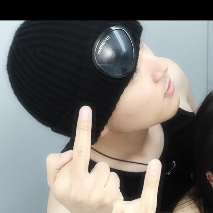 C.P. Company Extra Fine Merino Wool Goggle Beanie Black, Yeezy Gap Round Jacket Black 착용 스타일 - 3