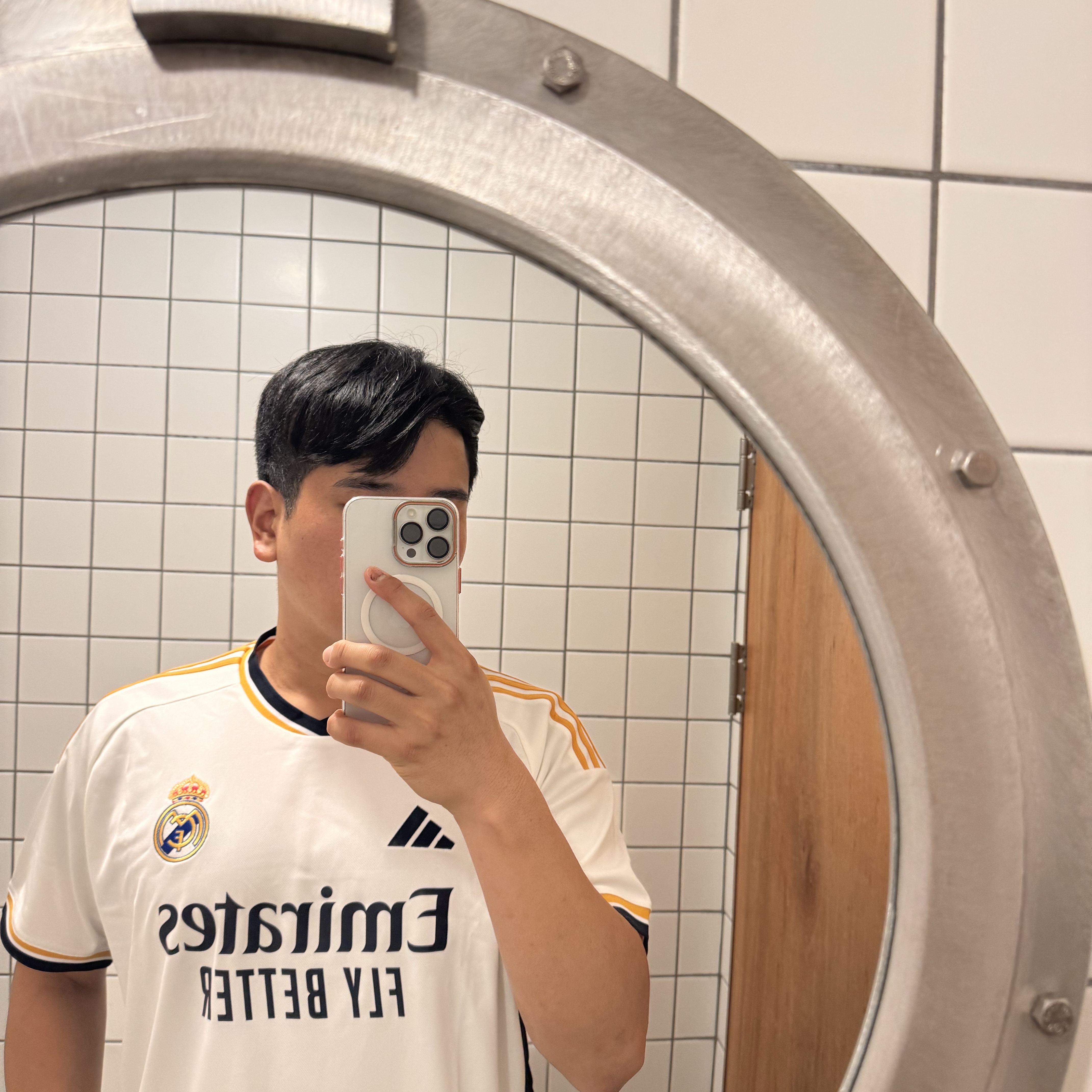 Adidas Real Madrid 2023/24 Home Jersey White - US Sizing (Non Marking Ver.) 착용 스타일