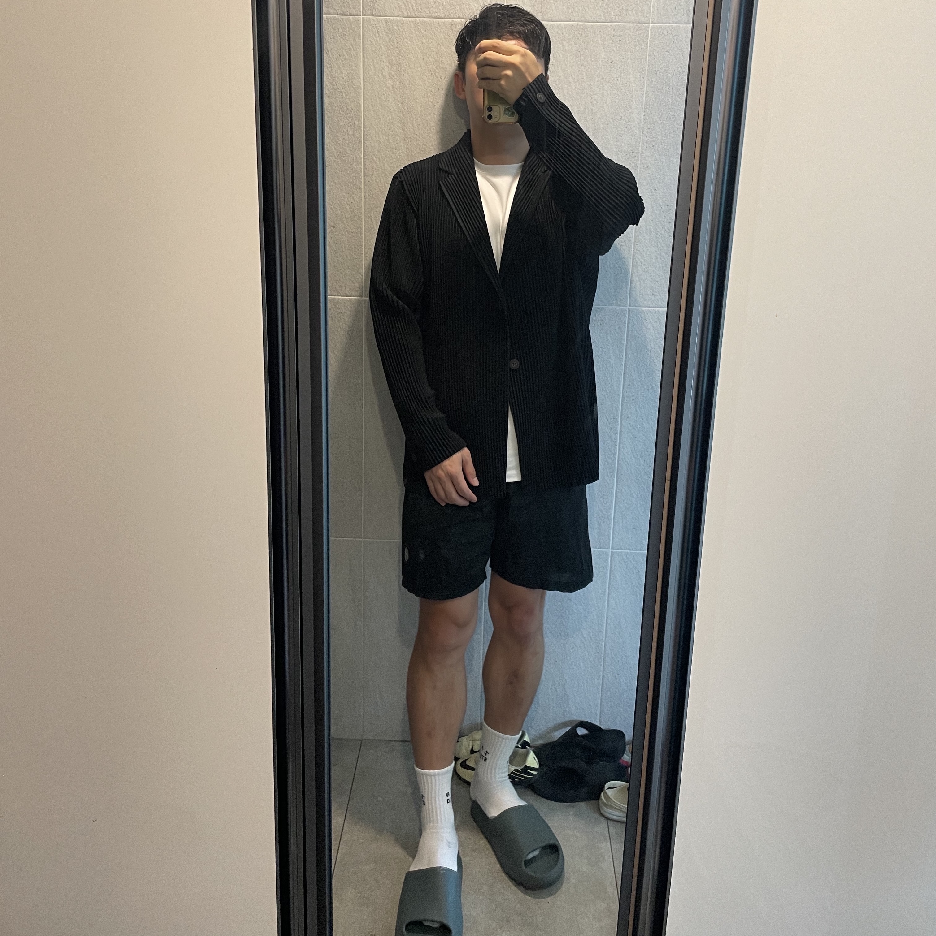 Homme Plisse Issey Miyake Basics Jacket Black, IAB Studio Socks White (5 Pack) 착용 스타일 - 3
